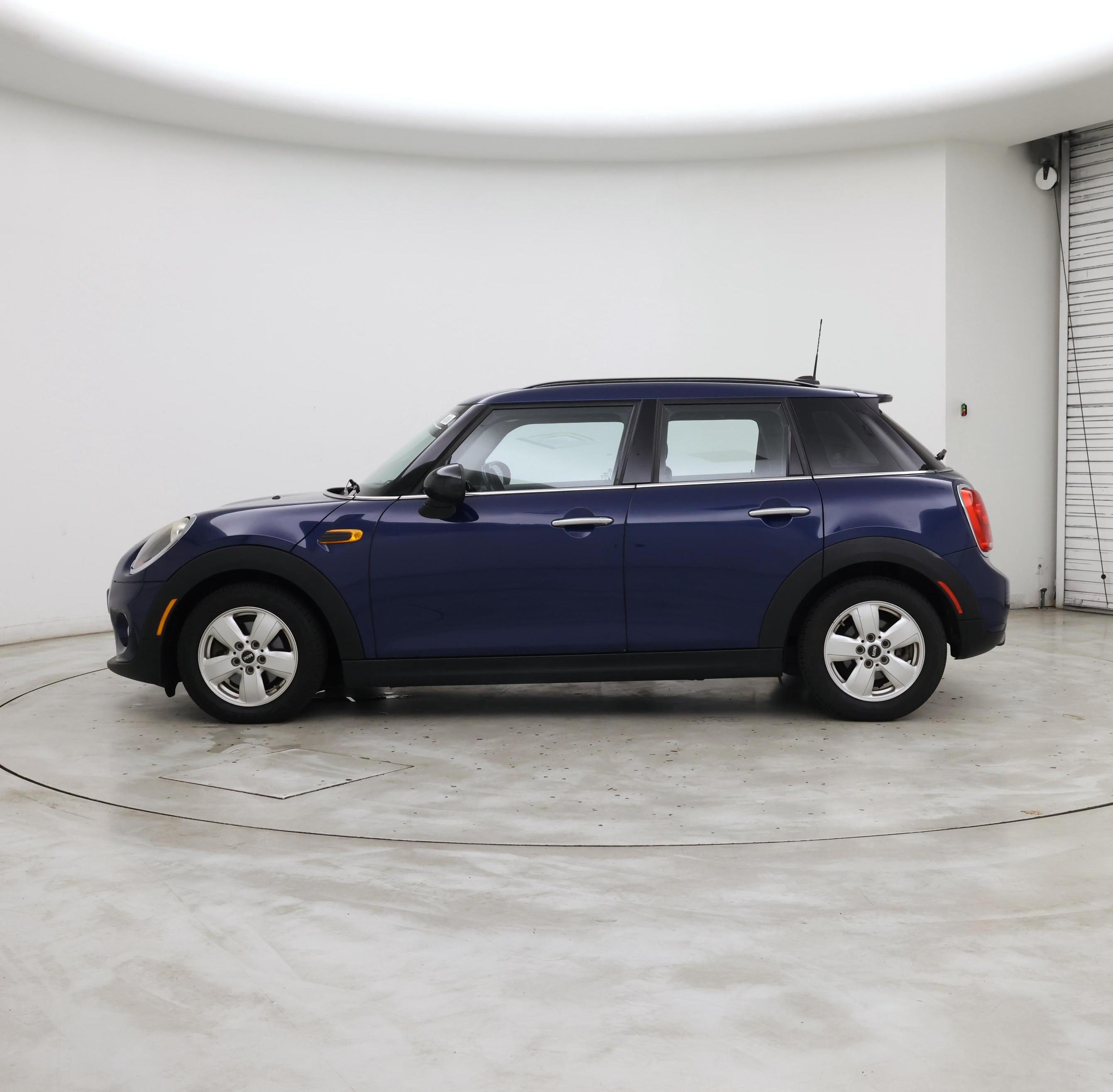 Thumbnail: 2017 MINI Cooper Hardtop - 3