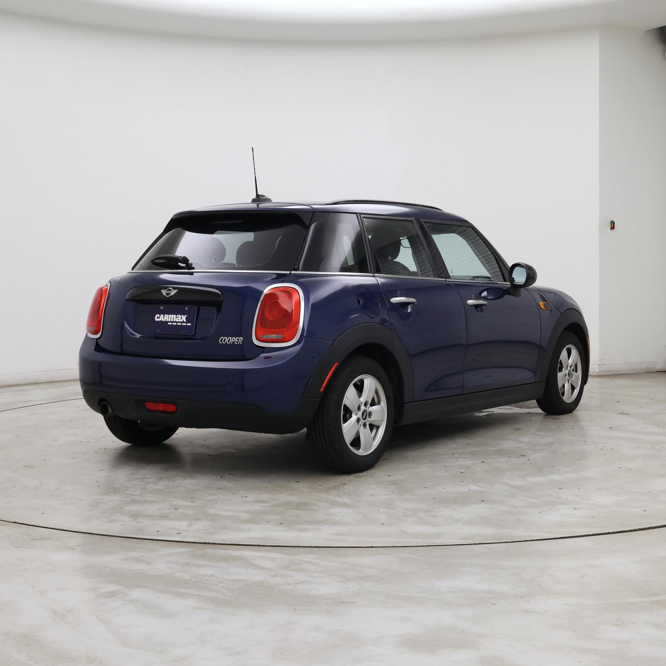 Thumbnail: 2017 MINI Cooper Hardtop - 8
