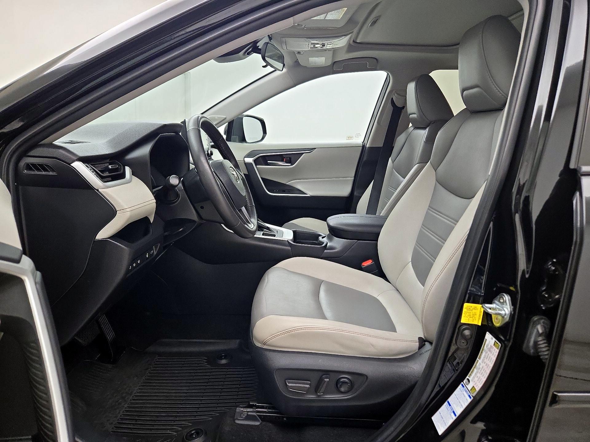 Thumbnail: 2021 Toyota RAV4 - 11