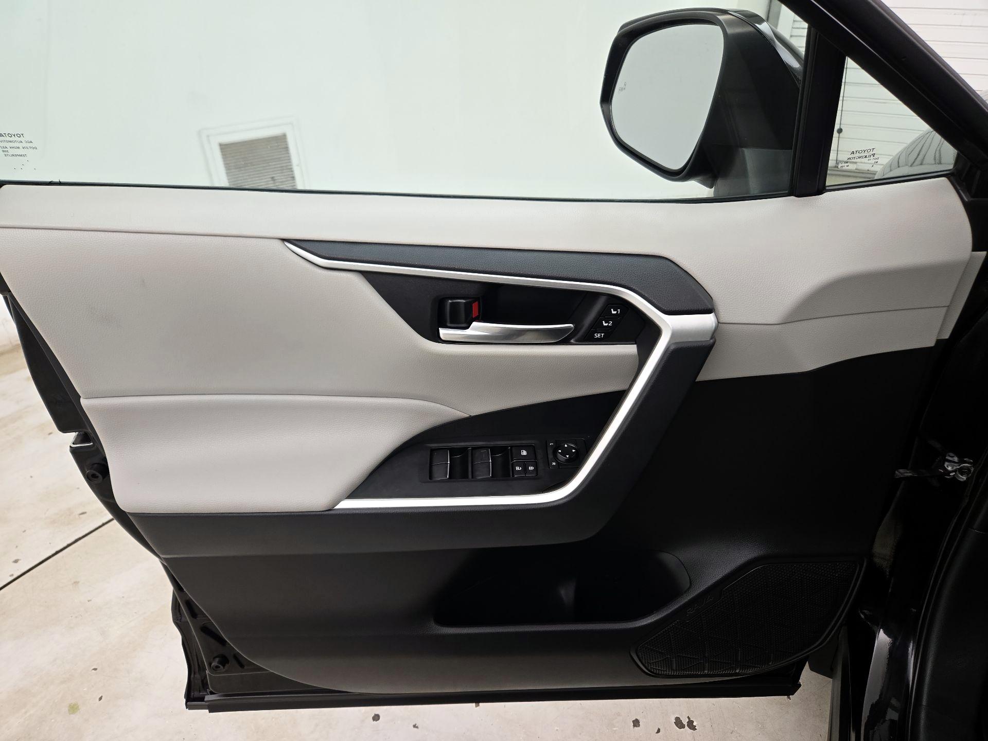 Thumbnail: 2021 Toyota RAV4 - 12