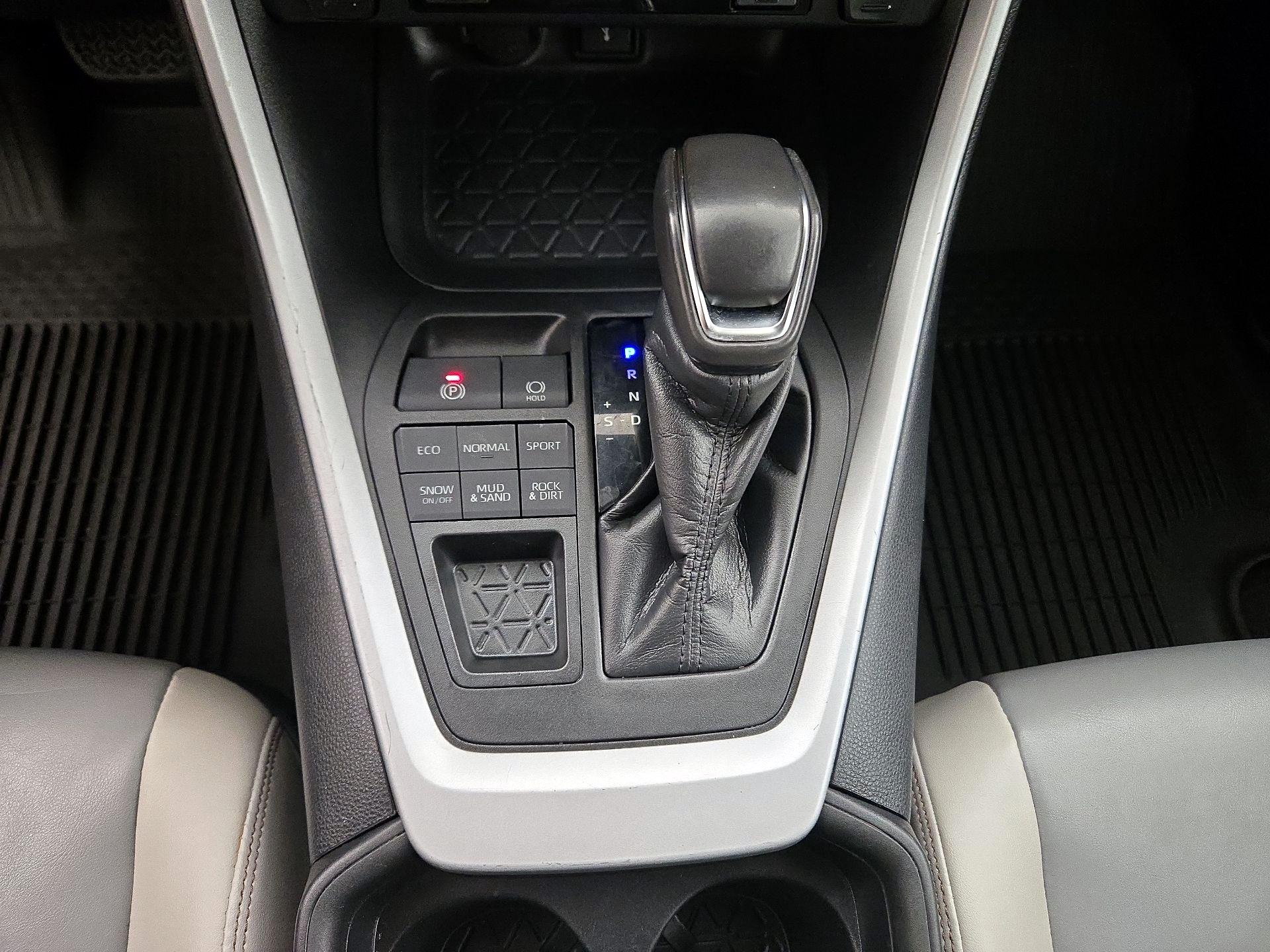 Thumbnail: 2021 Toyota RAV4 - 16