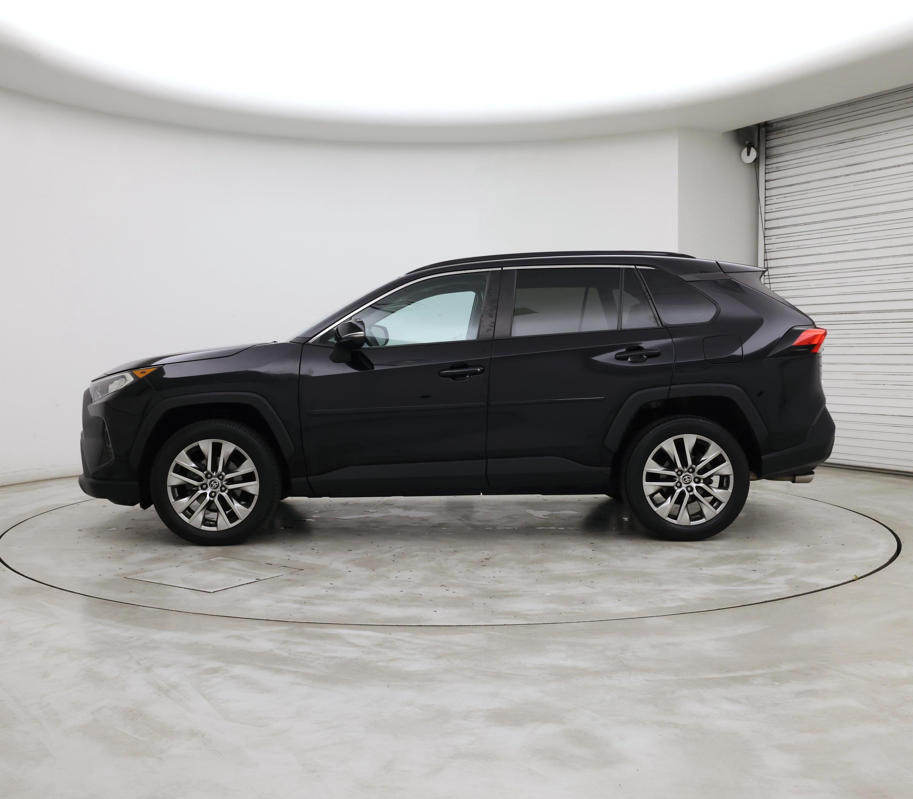 Thumbnail: 2021 Toyota RAV4 - 3