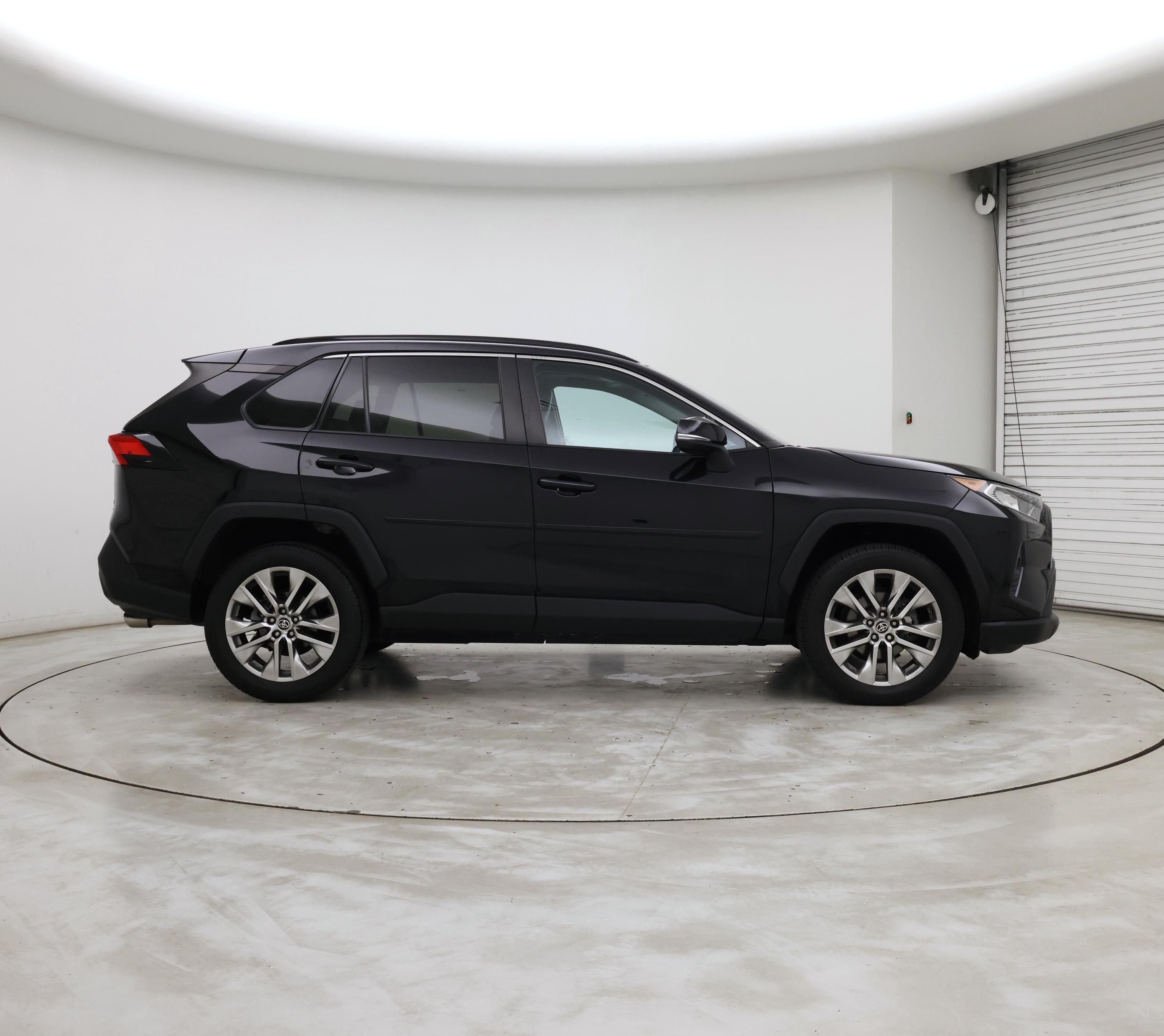 Thumbnail: 2021 Toyota RAV4 - 7