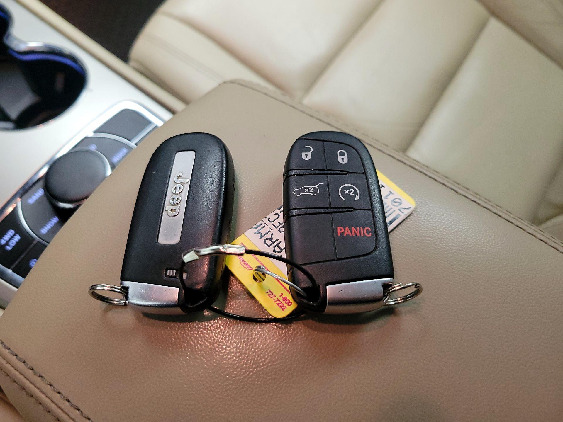 Thumbnail: 2015 Jeep Grand Cherokee - 18