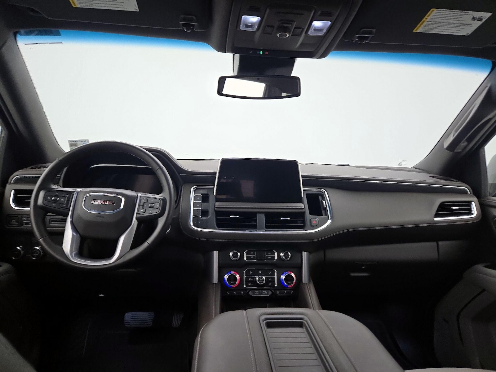 2024 GMC Yukon SLT - Photo 10