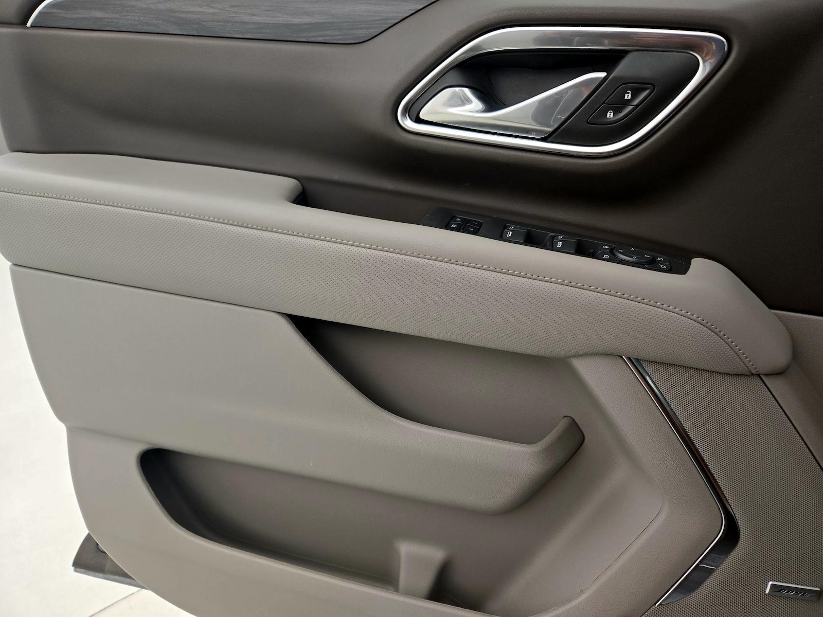 2024 GMC Yukon SLT - Photo 13