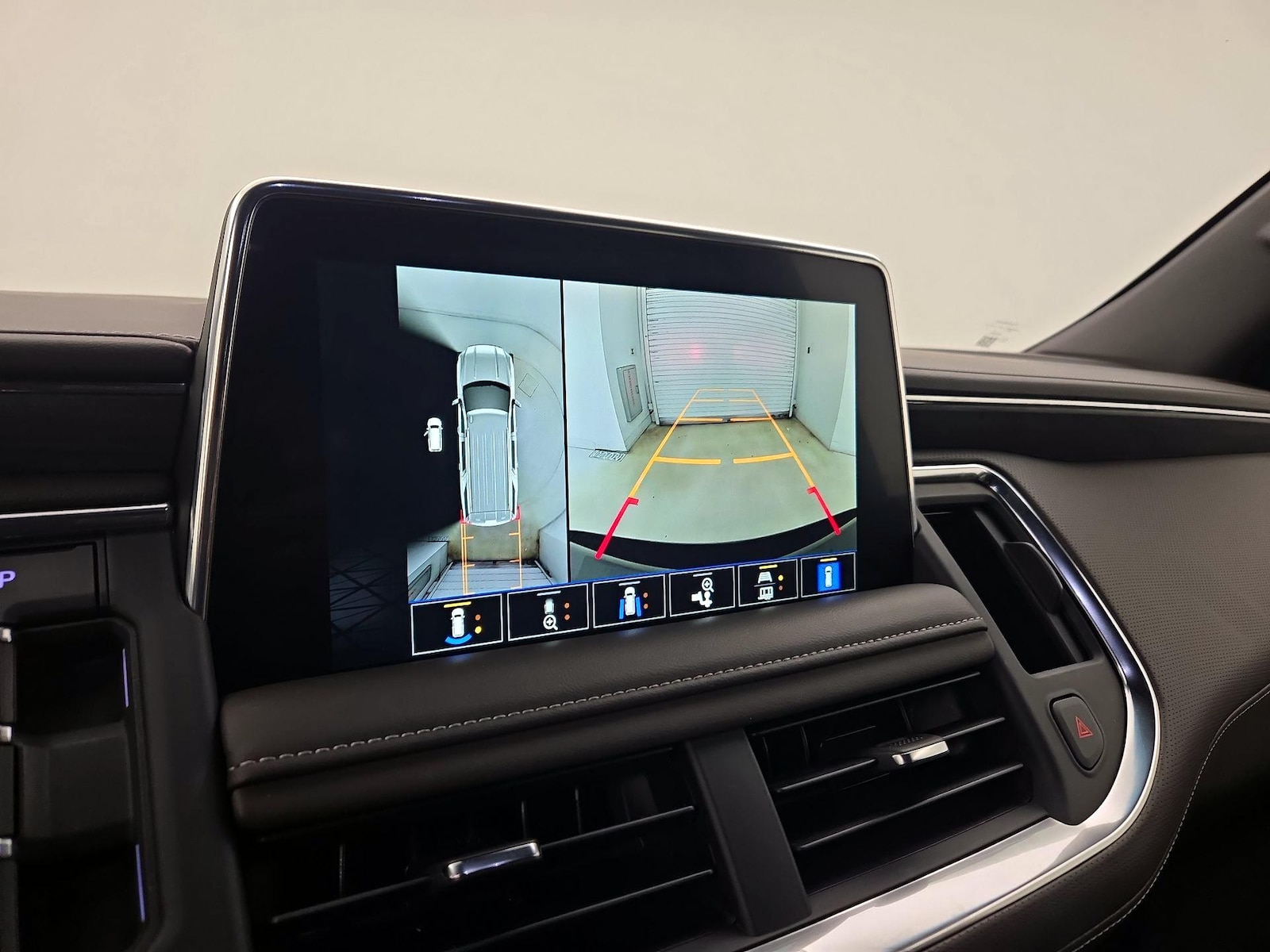 2024 GMC Yukon SLT - Photo 15