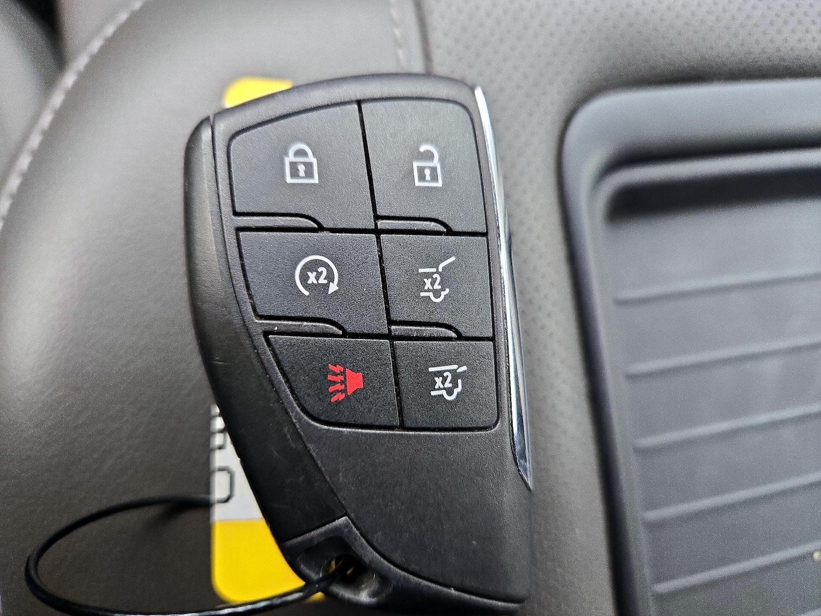 2024 GMC Yukon SLT - Photo 24