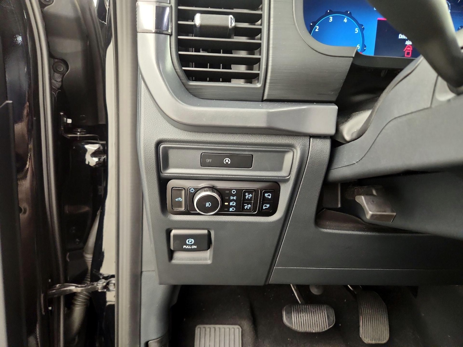 2025 Ford F-150 XLT - Photo 14