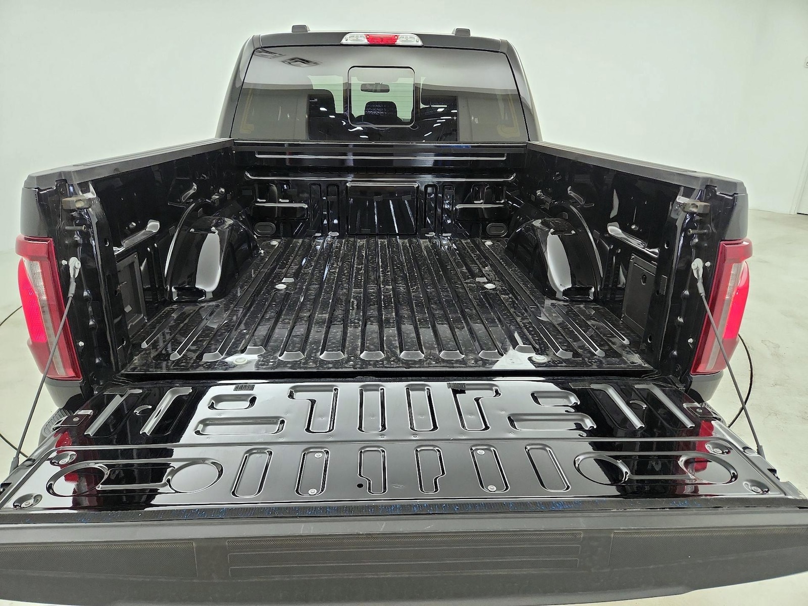 2025 Ford F-150 XLT - Photo 22