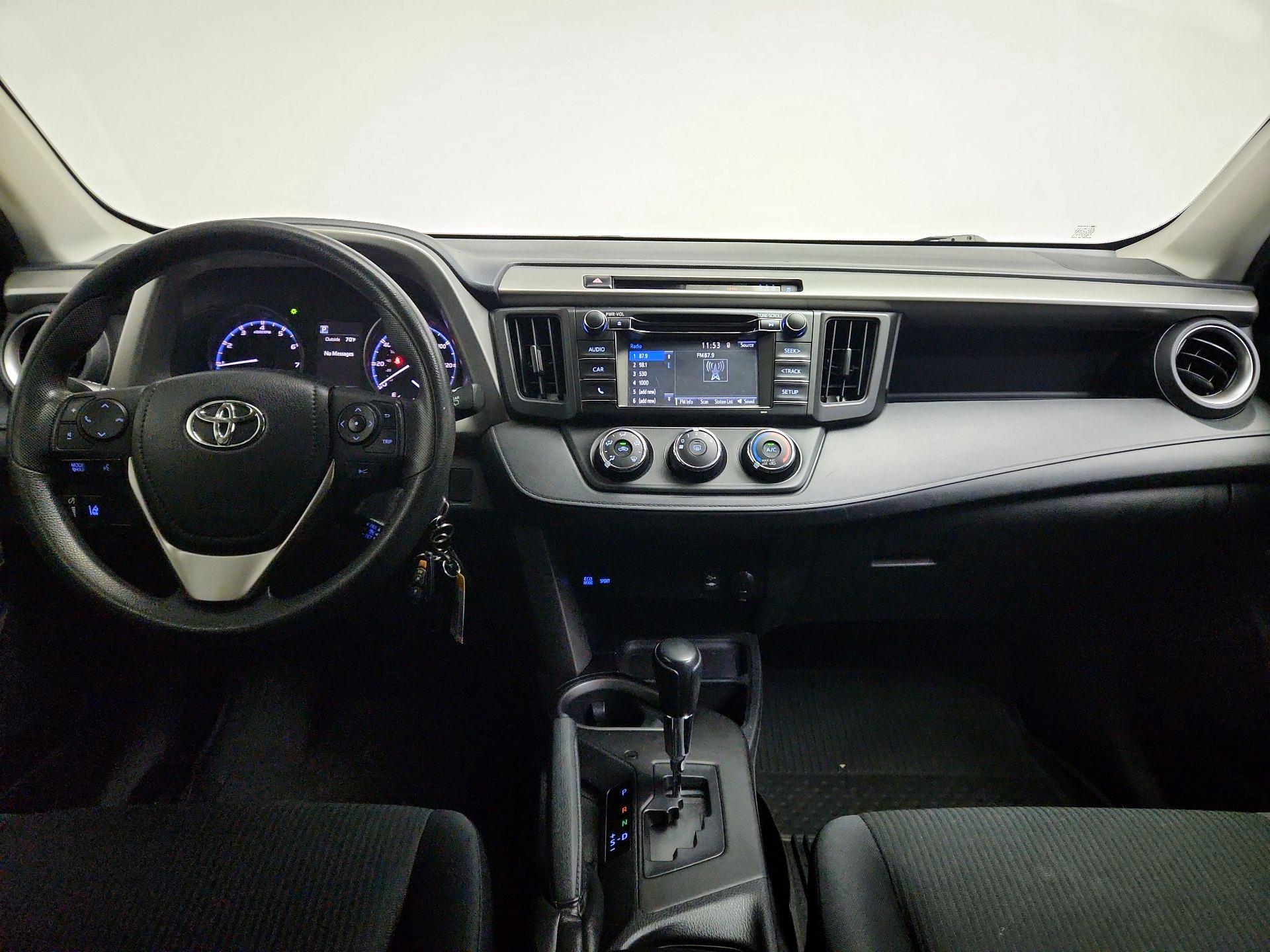 Thumbnail: 2017 Toyota RAV4 - 9