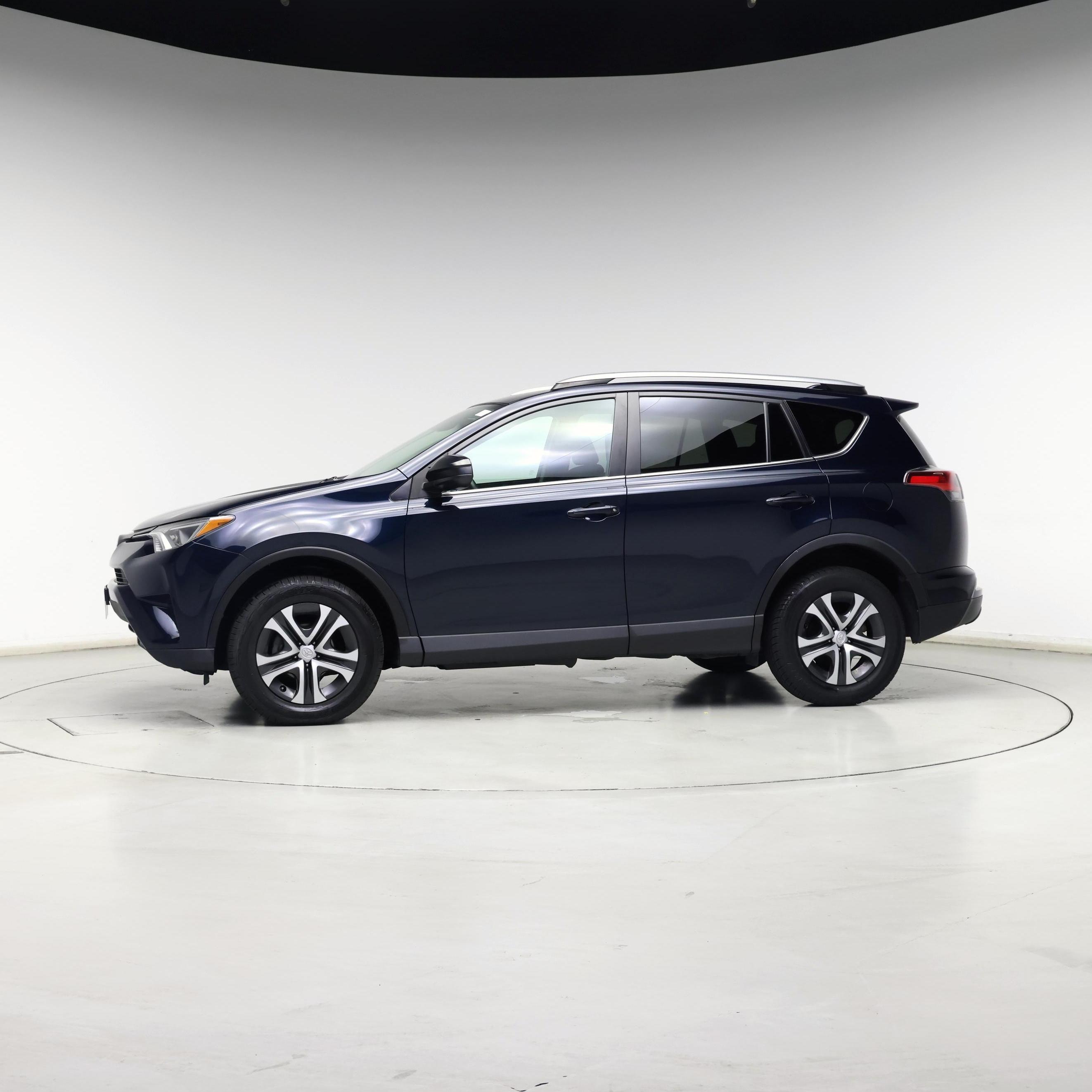 Thumbnail: 2017 Toyota RAV4 - 3