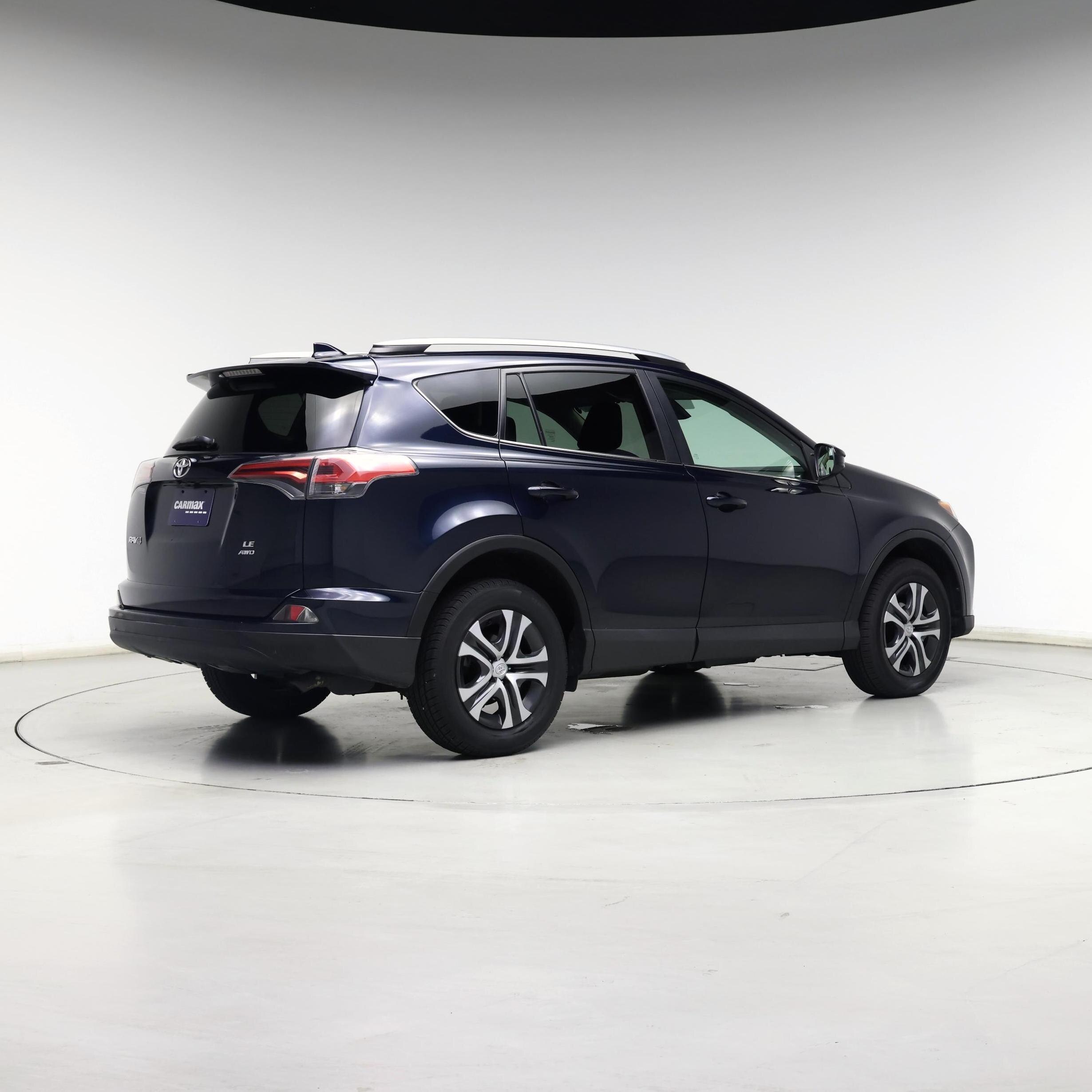 Thumbnail: 2017 Toyota RAV4 - 8