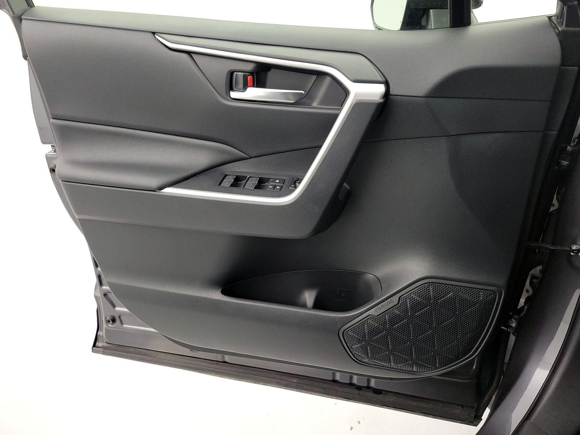 Thumbnail: 2025 Toyota RAV4 - 12