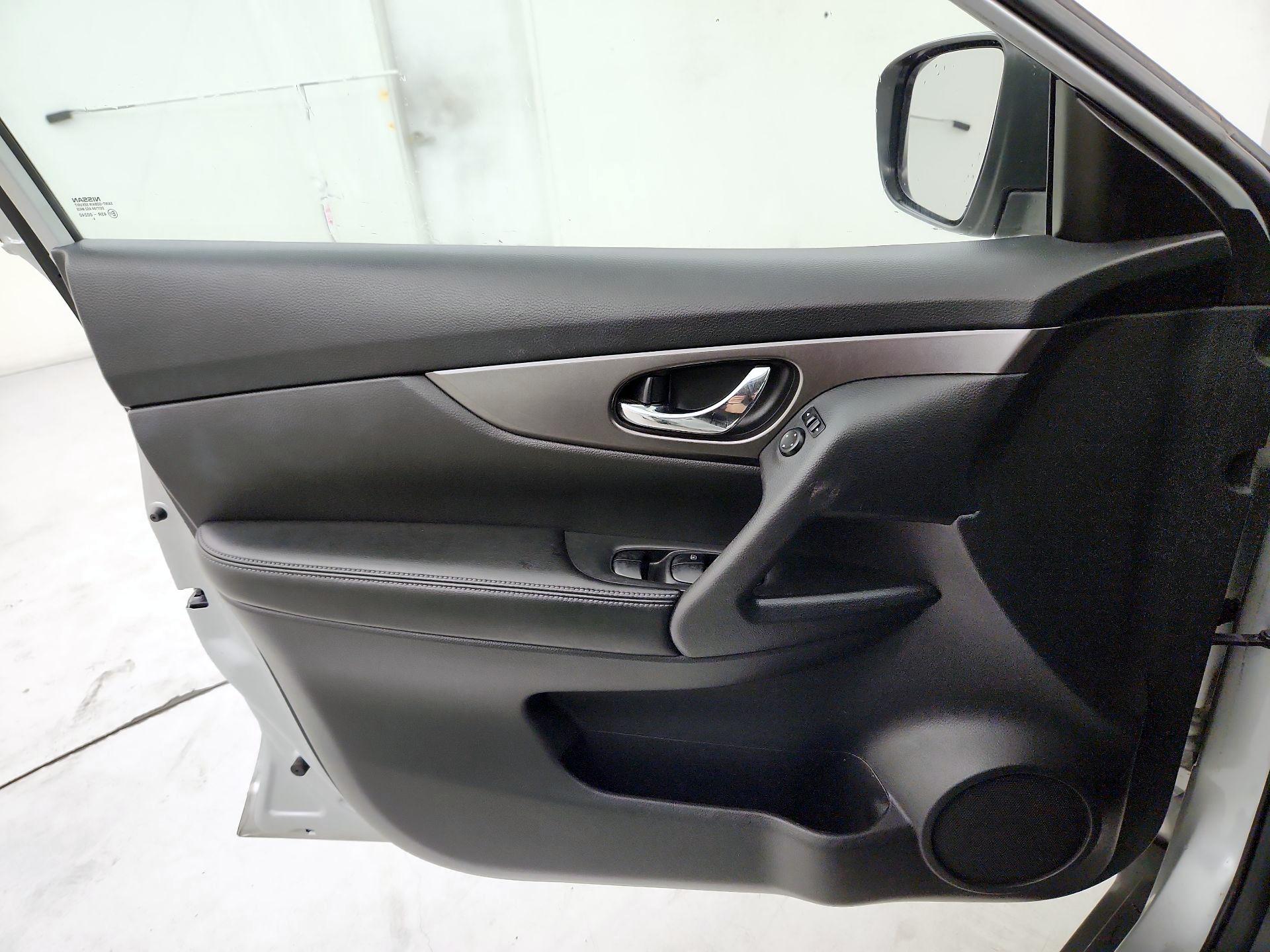 Thumbnail: 2015 Nissan Rogue - 12