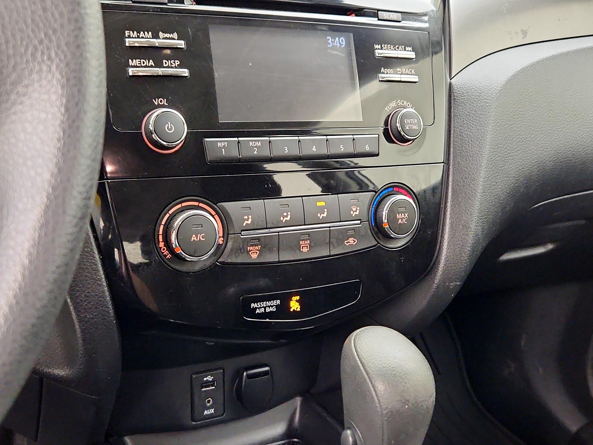 Thumbnail: 2015 Nissan Rogue - 16