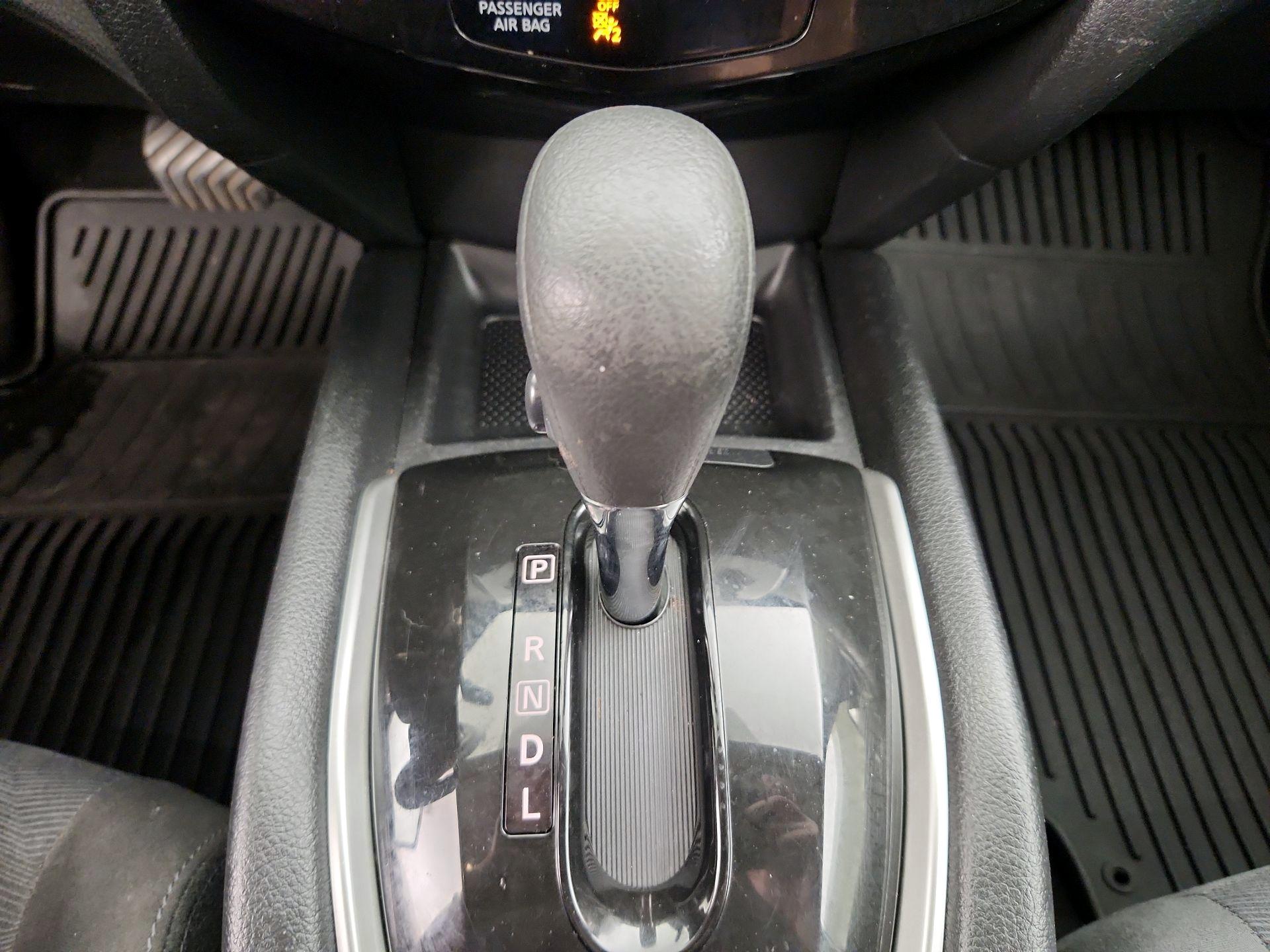 Thumbnail: 2015 Nissan Rogue - 17