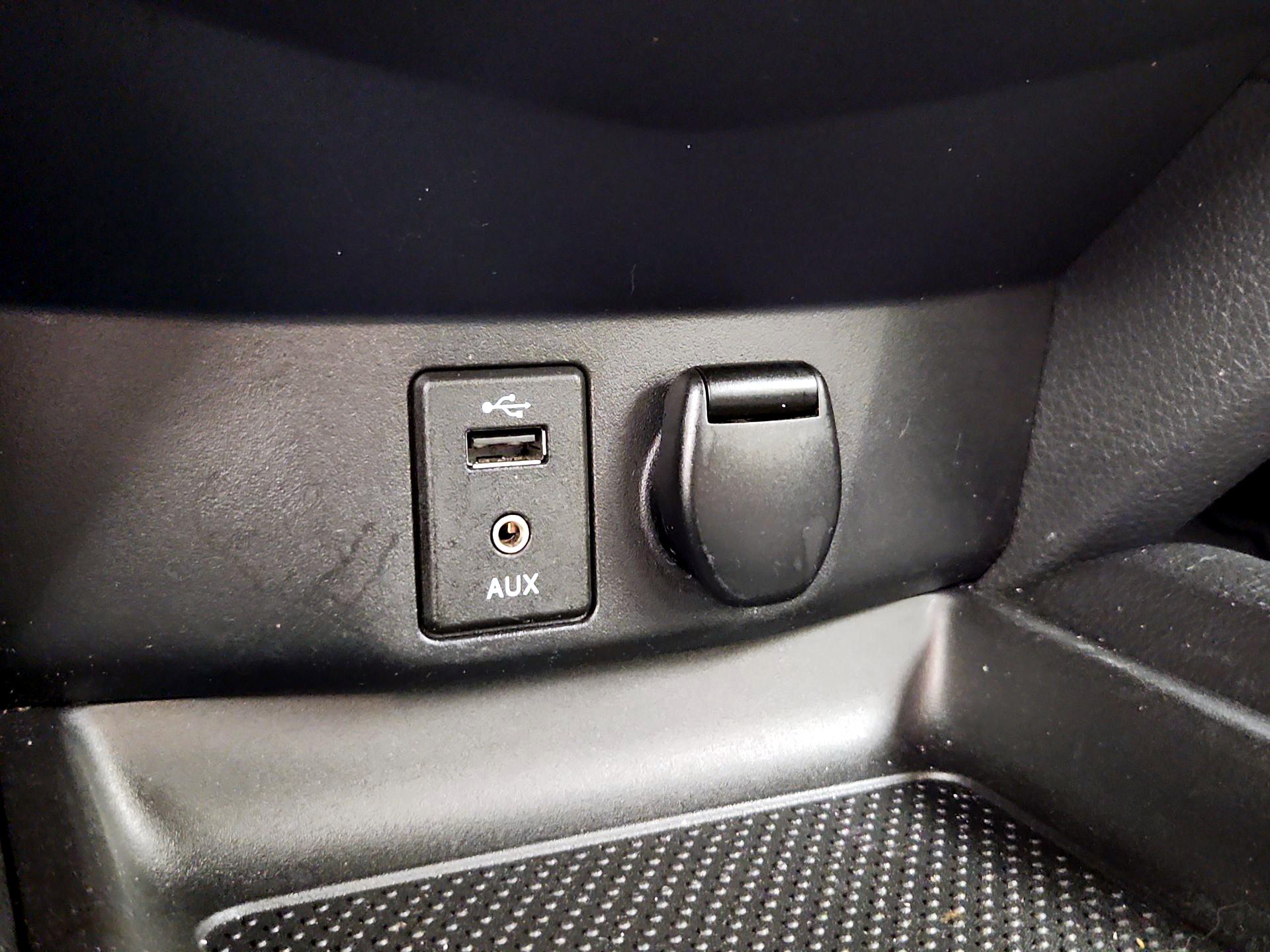 Thumbnail: 2015 Nissan Rogue - 18