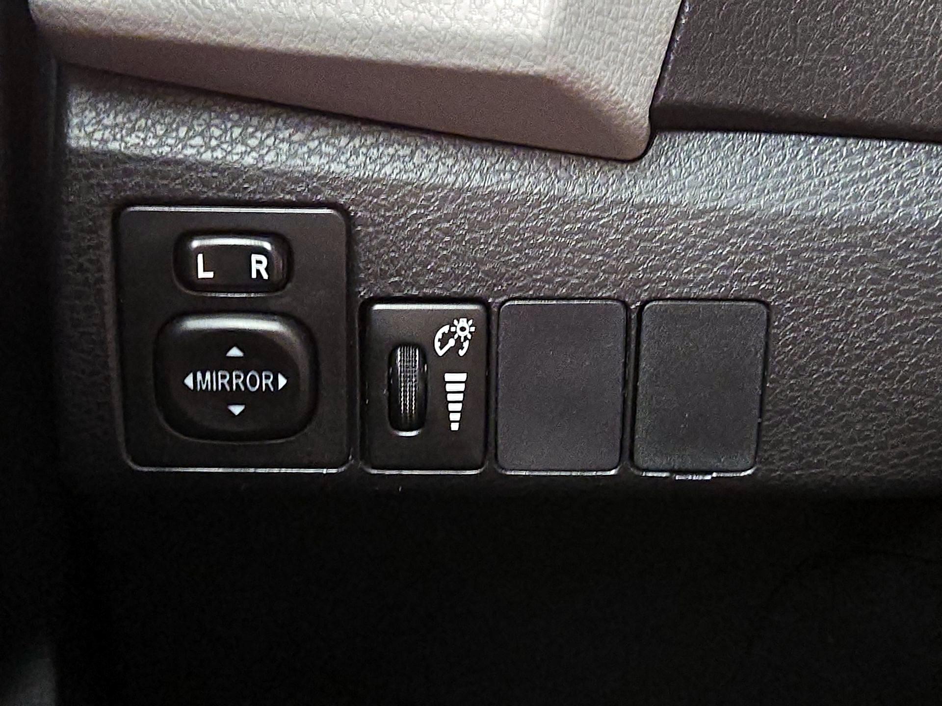 Thumbnail: 2016 Toyota Corolla - 13