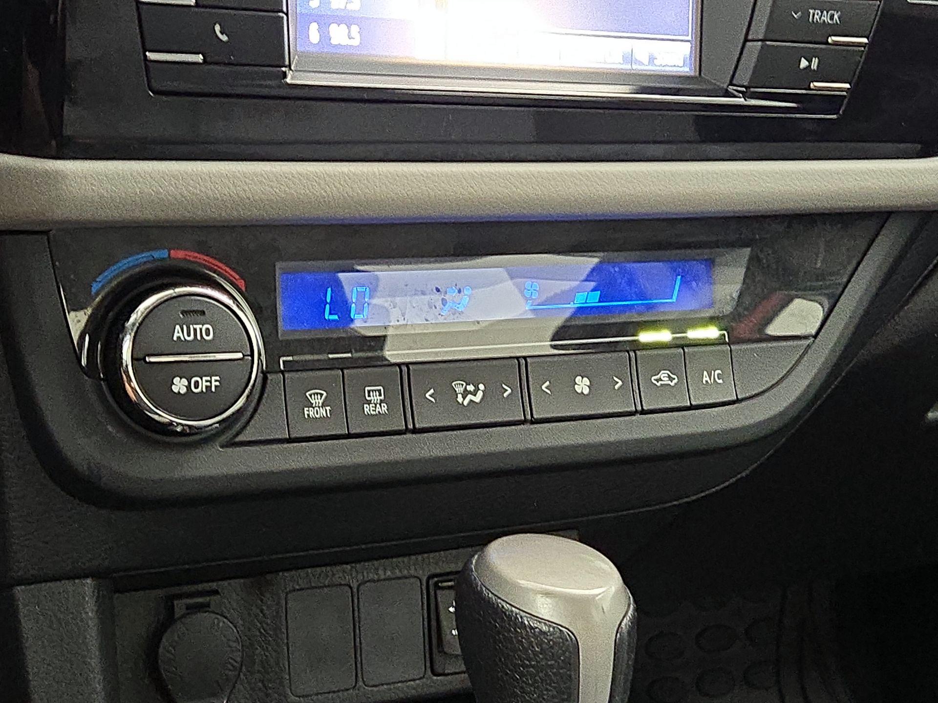 Thumbnail: 2016 Toyota Corolla - 16