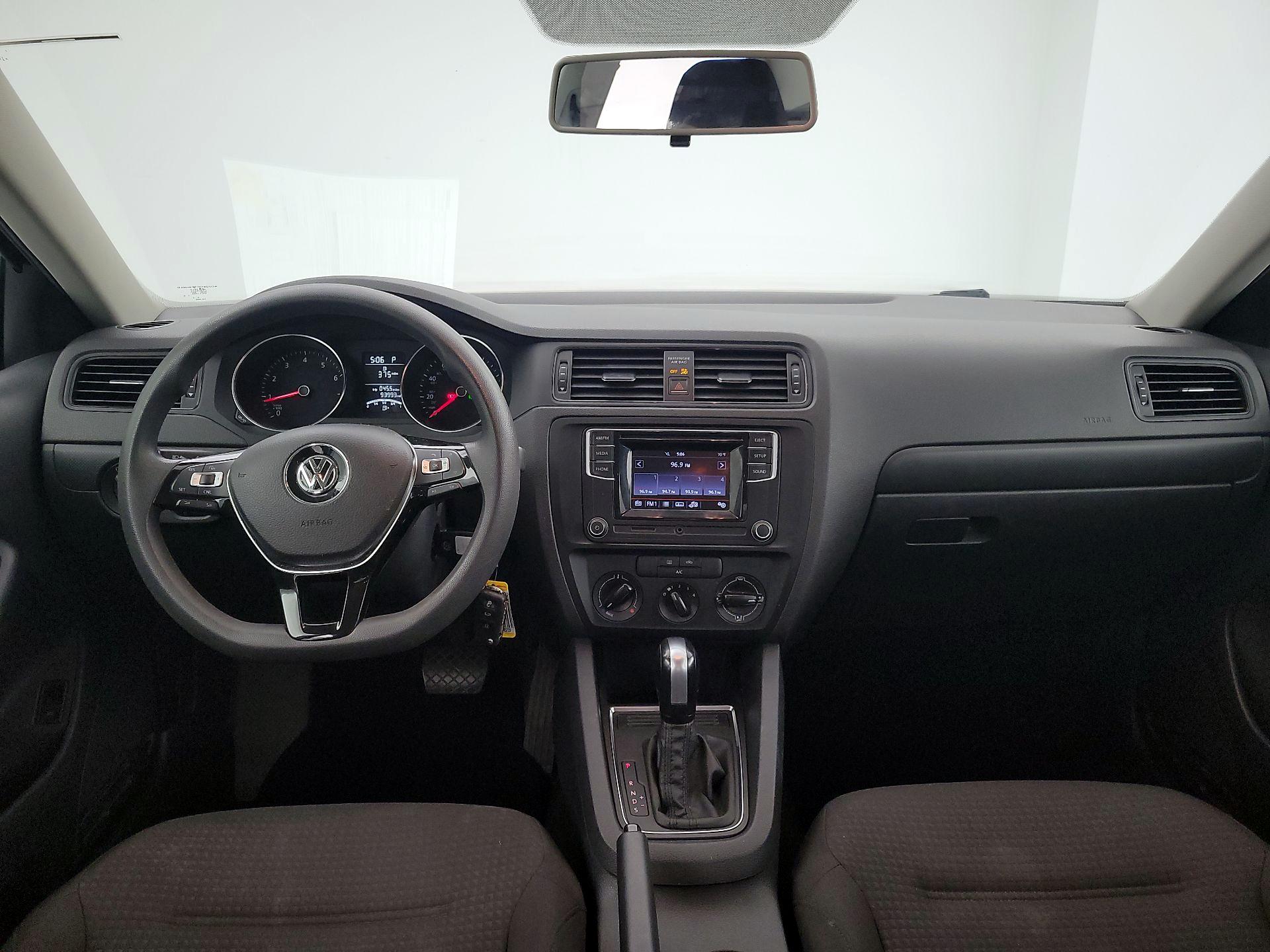 Thumbnail: 2016 Volkswagen Jetta - 9