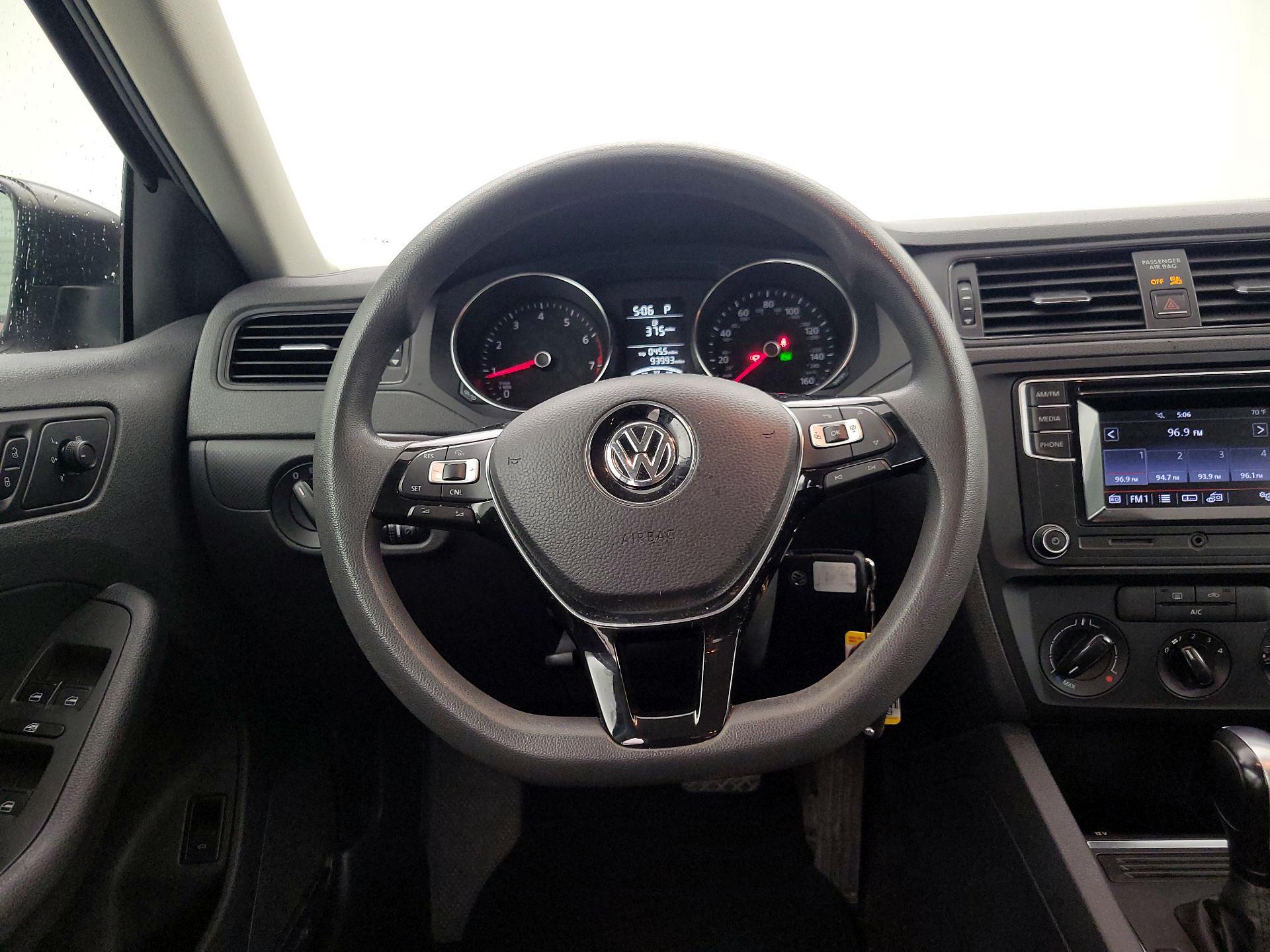 Thumbnail: 2016 Volkswagen Jetta - 10