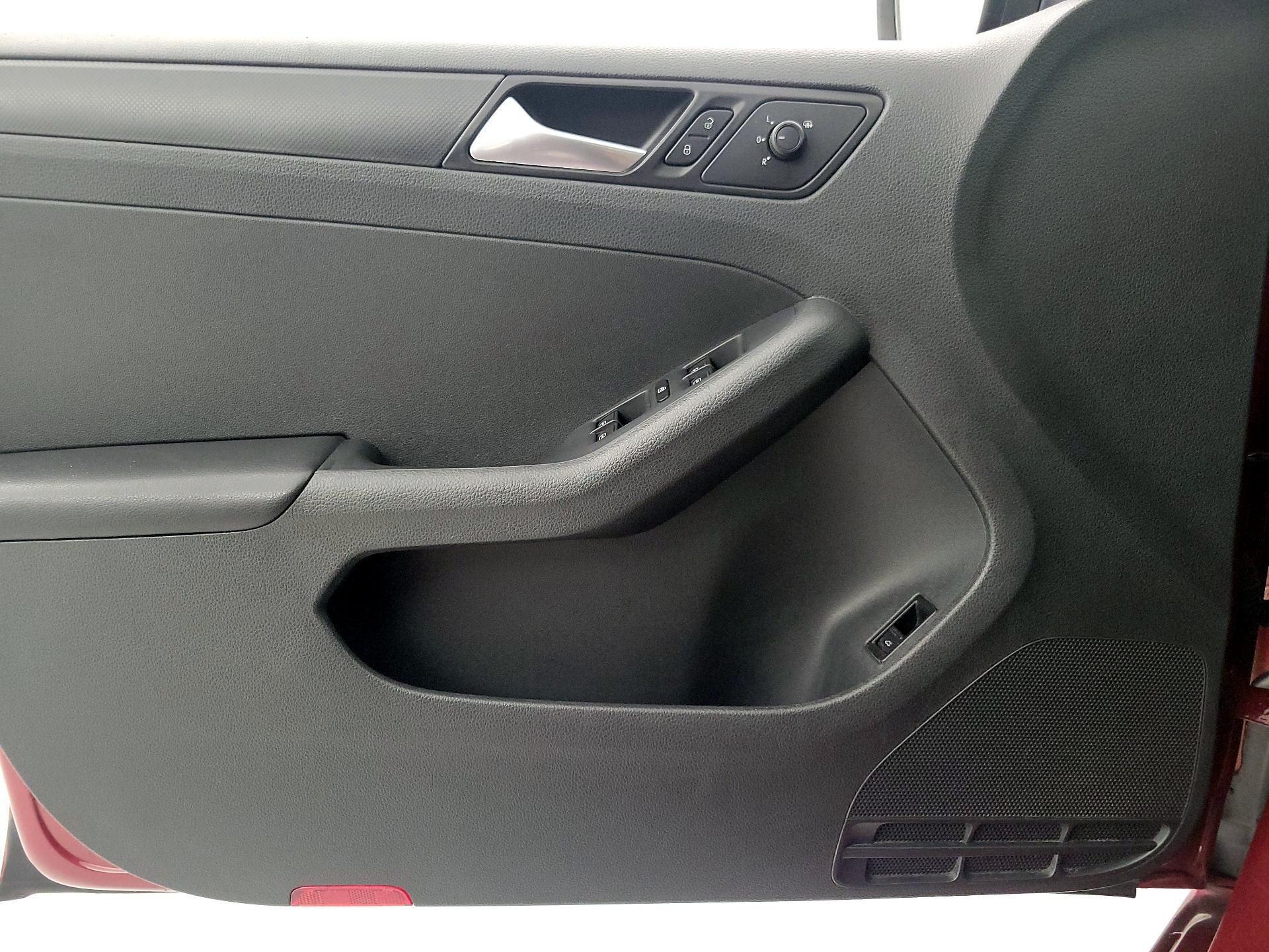 Thumbnail: 2016 Volkswagen Jetta - 12
