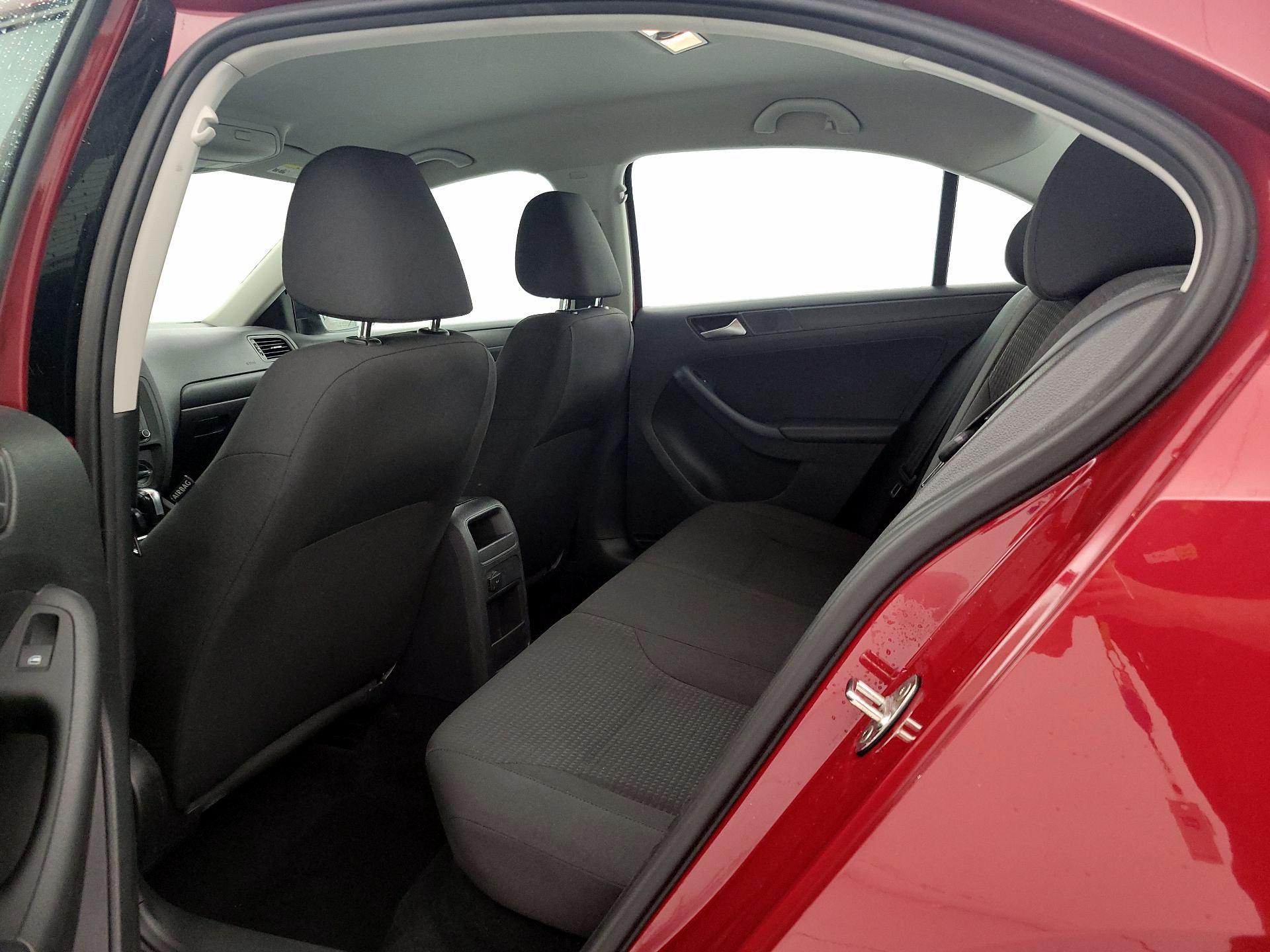 Thumbnail: 2016 Volkswagen Jetta - 18