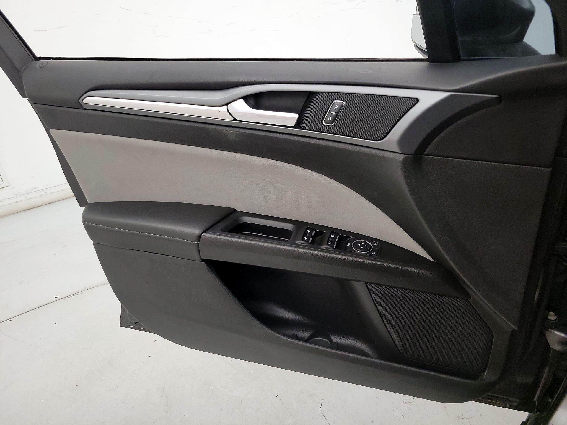 Thumbnail: 2015 Ford Fusion - 12