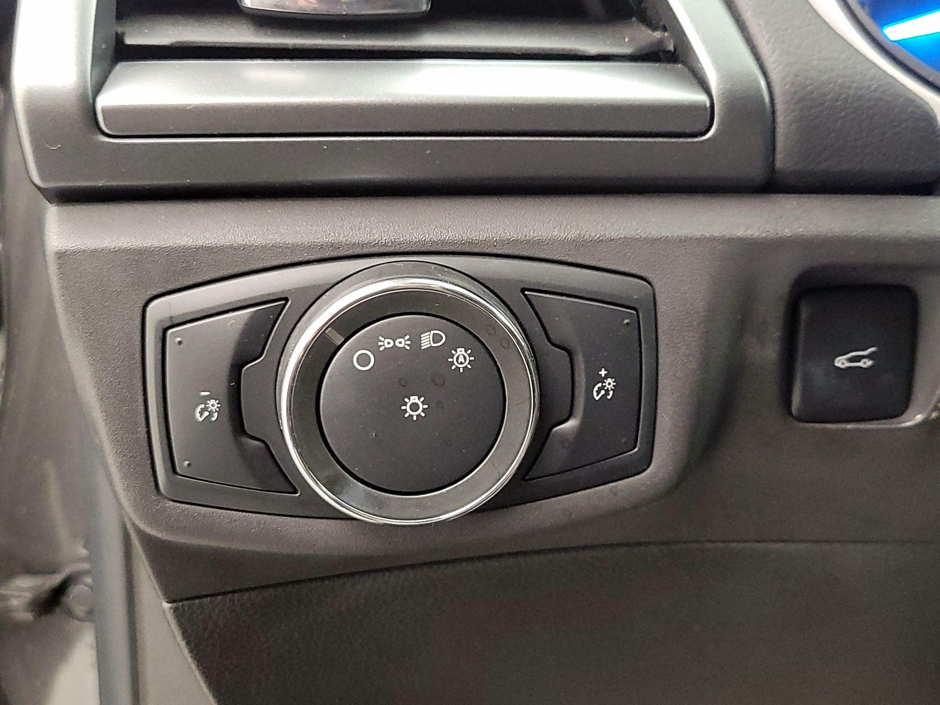 Thumbnail: 2015 Ford Fusion - 13