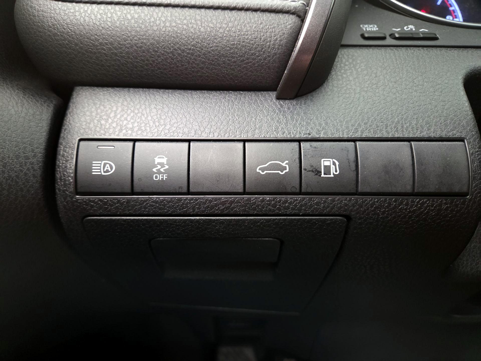 Thumbnail: 2018 Toyota Camry - 13