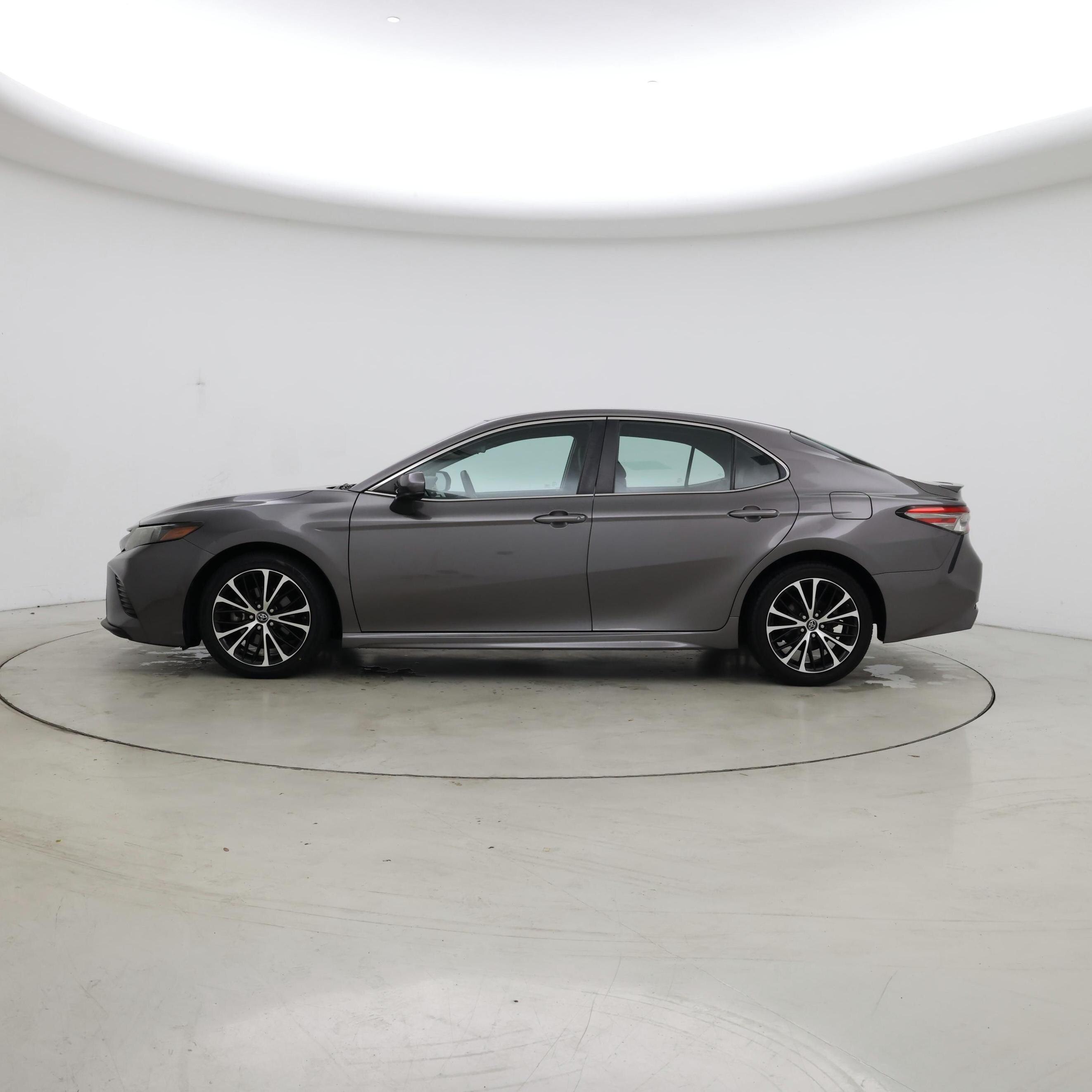 Thumbnail: 2018 Toyota Camry - 3