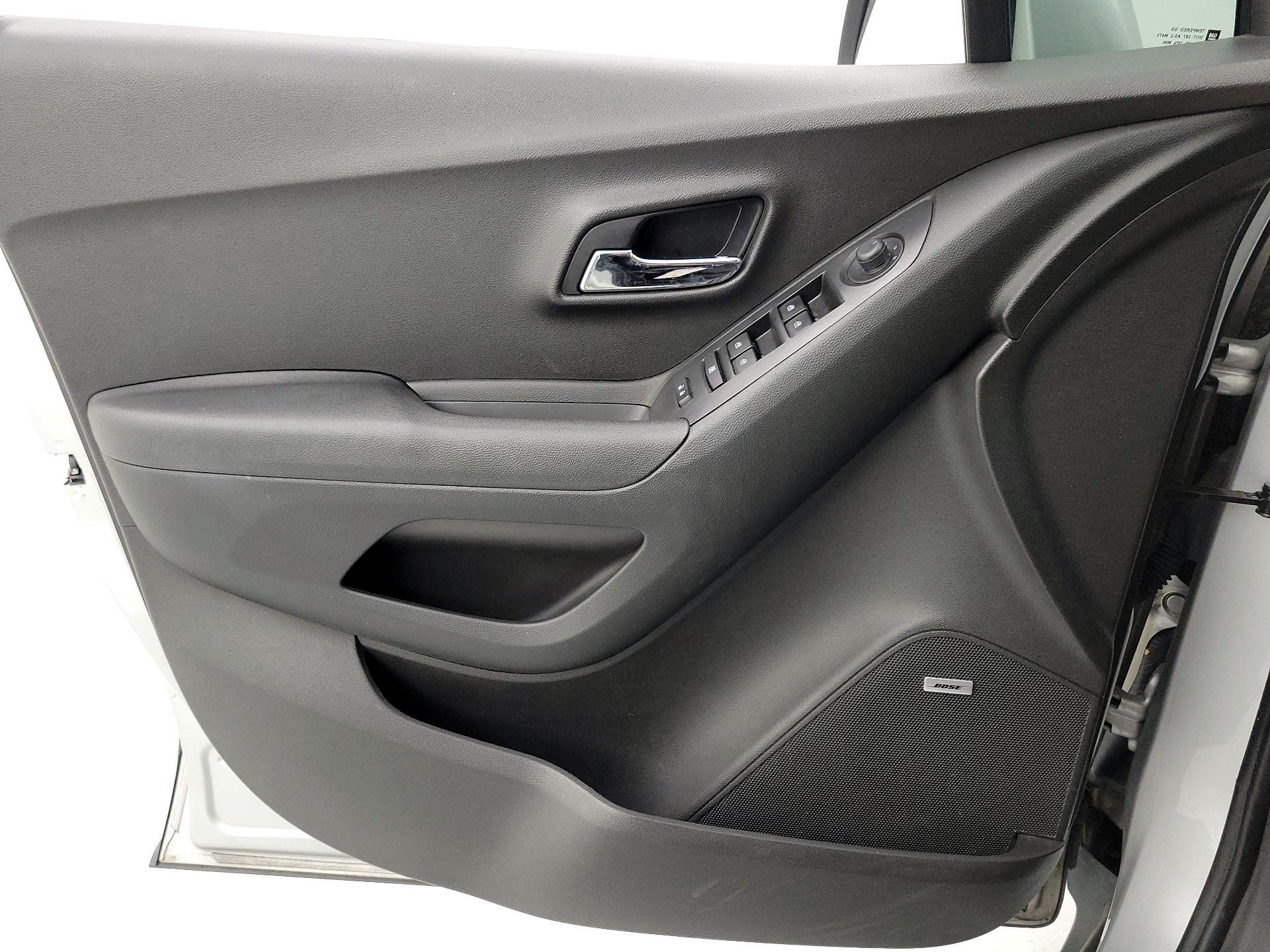 Thumbnail: 2016 Chevrolet Trax - 12