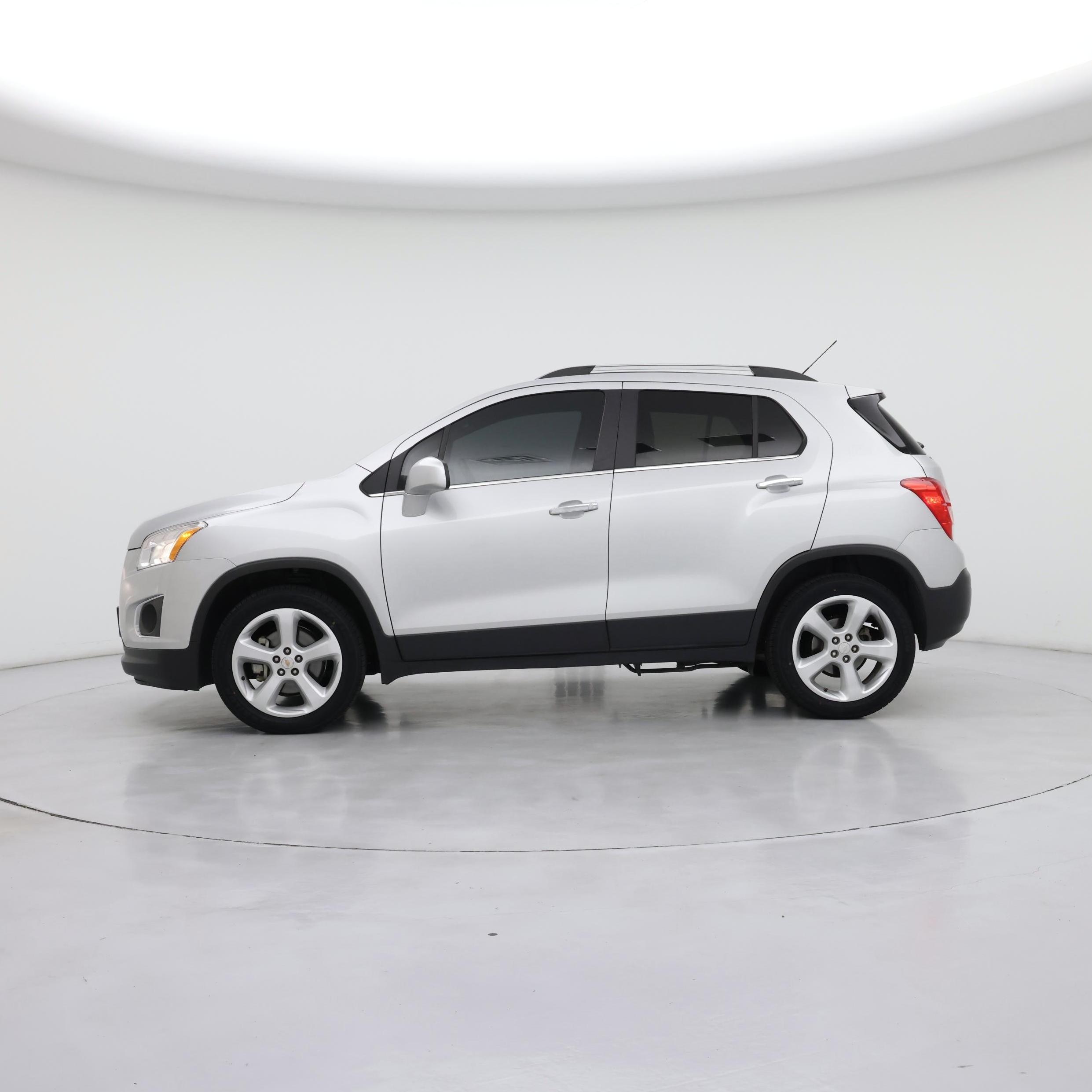 Thumbnail: 2016 Chevrolet Trax - 3