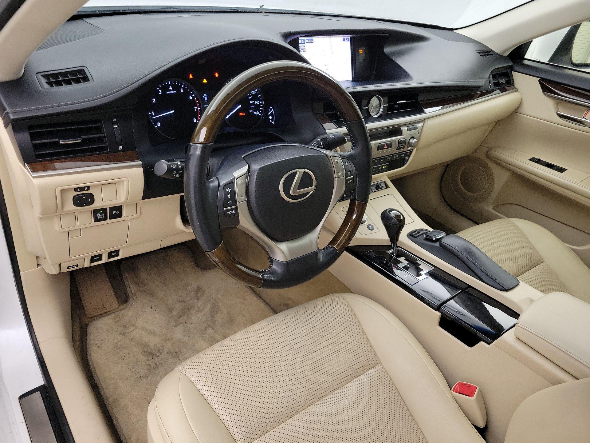 Thumbnail: 2015 Lexus ES - 9