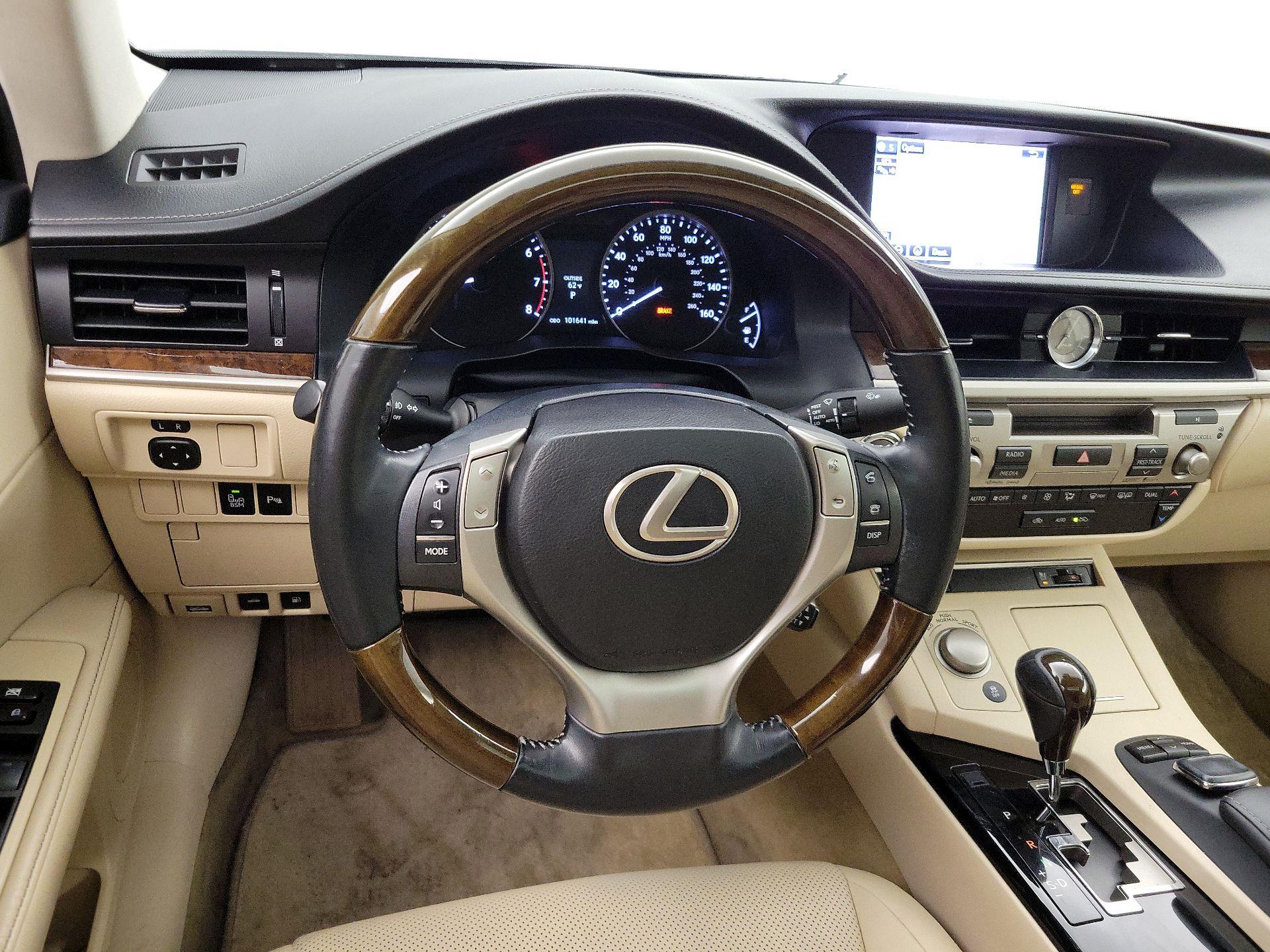 Thumbnail: 2015 Lexus ES - 10