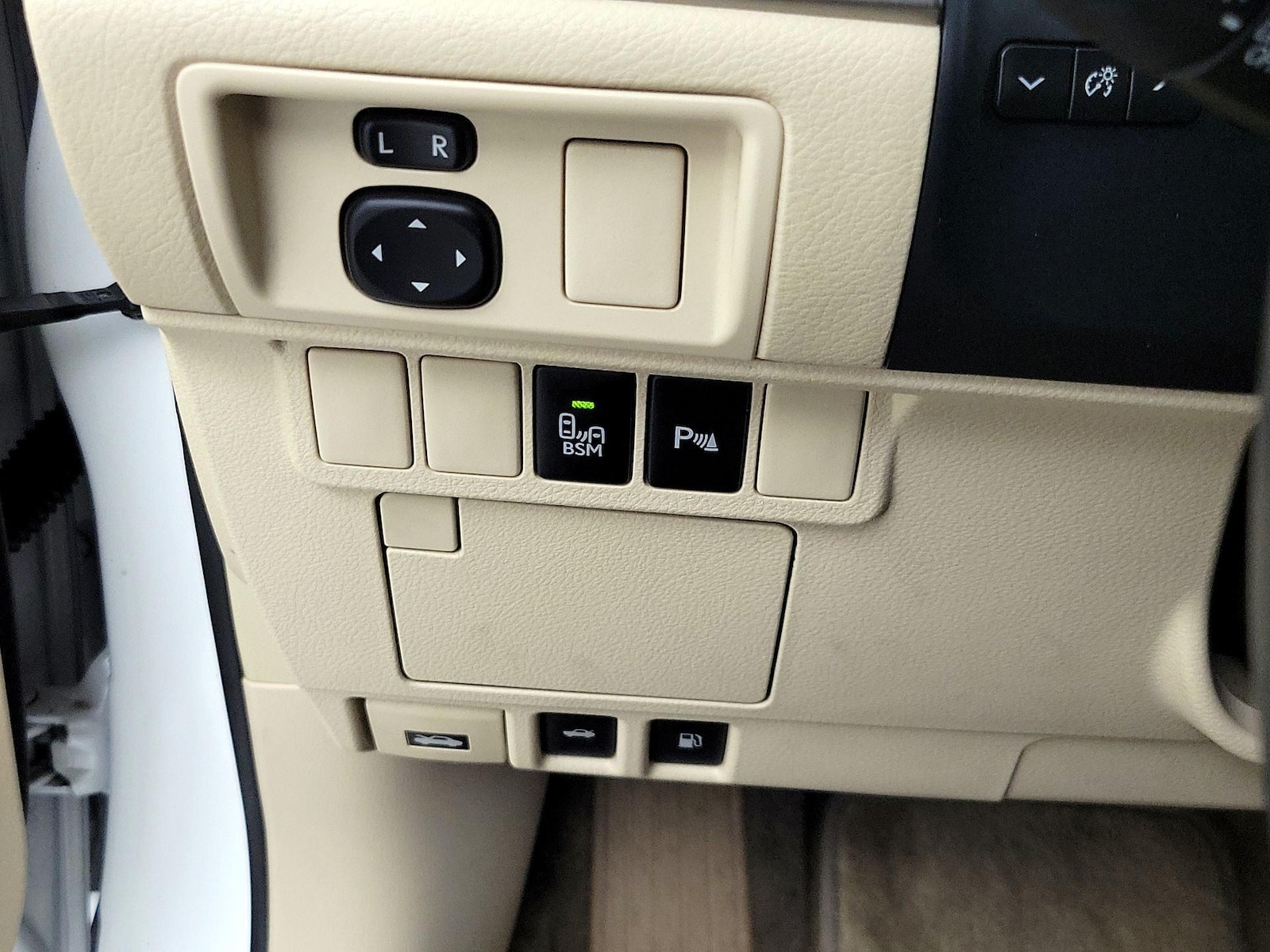 2015 Lexus ES 350 - Photo 14