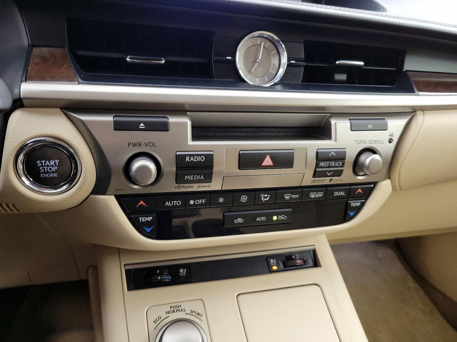 2015 Lexus ES 350 - Photo 18