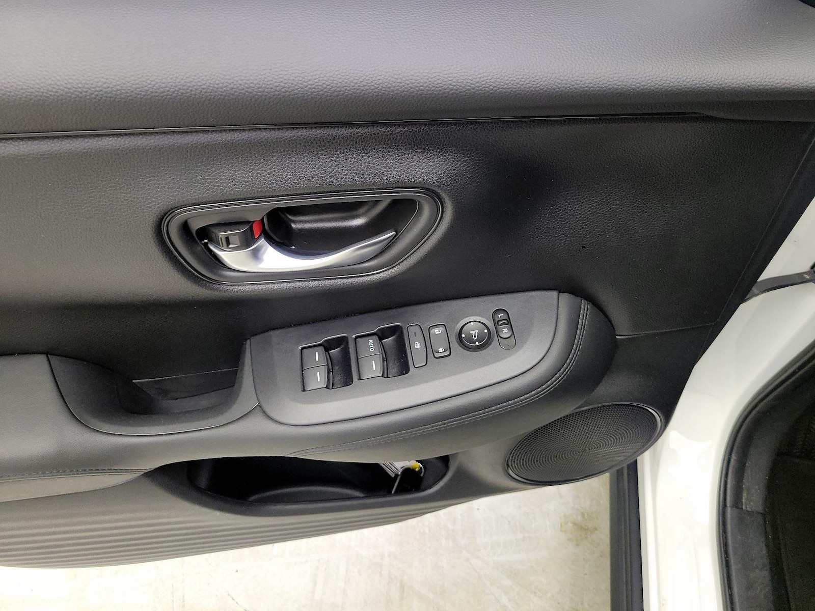 2025 Honda HR-V LX - Photo 13