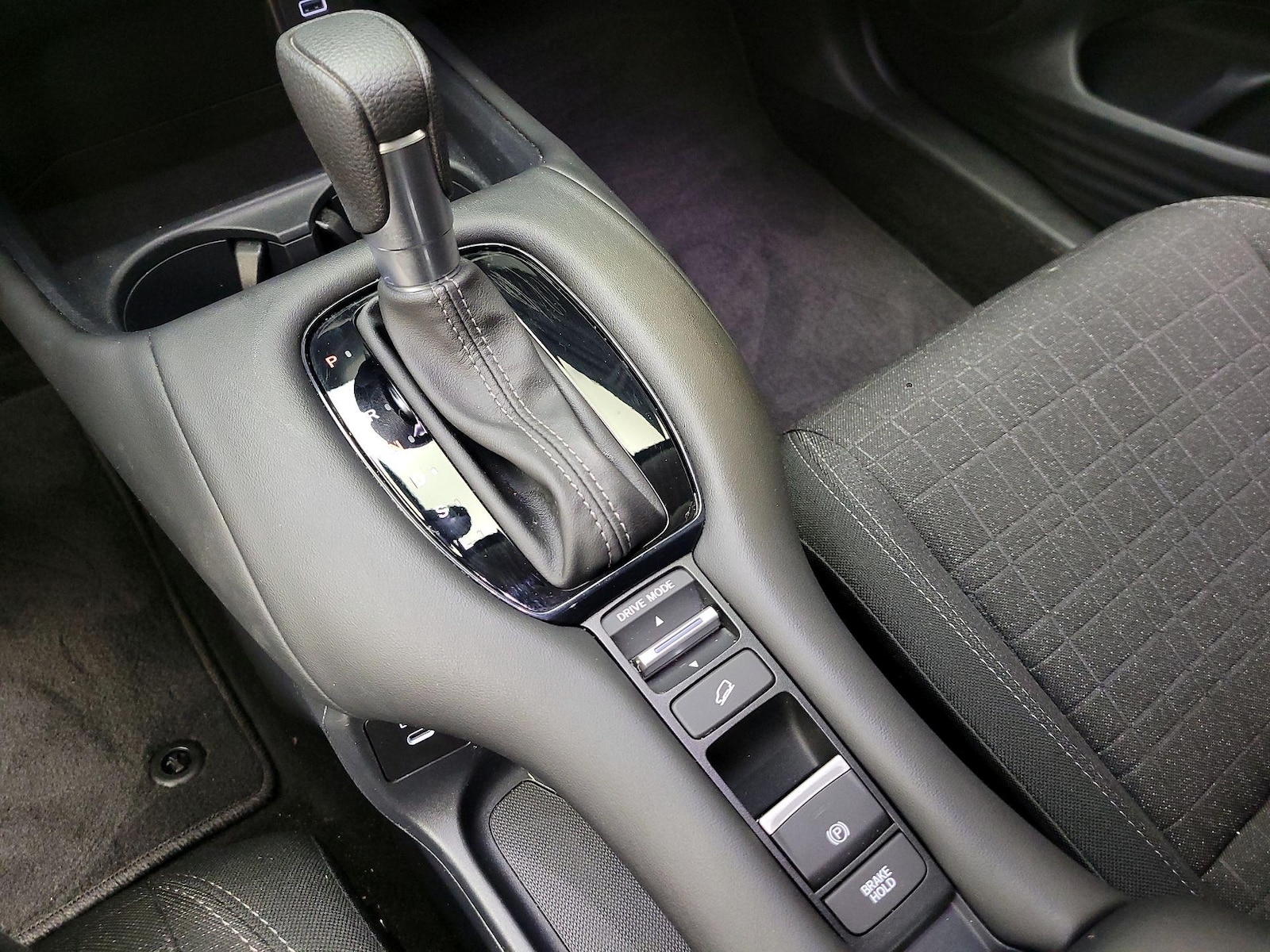 2025 Honda HR-V LX - Photo 18