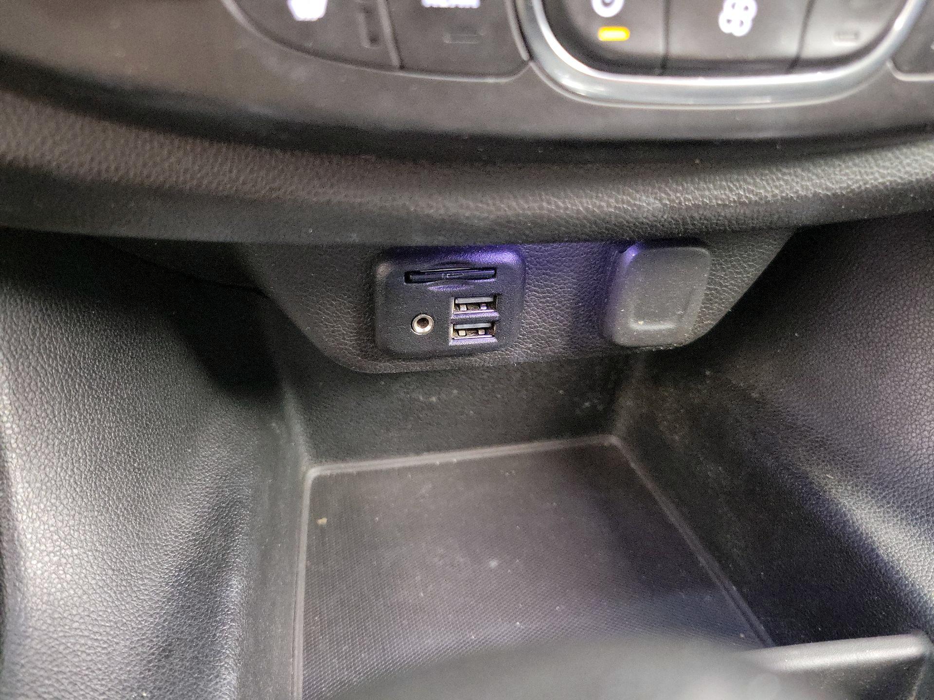 Thumbnail: 2021 Chevrolet Traverse - 18