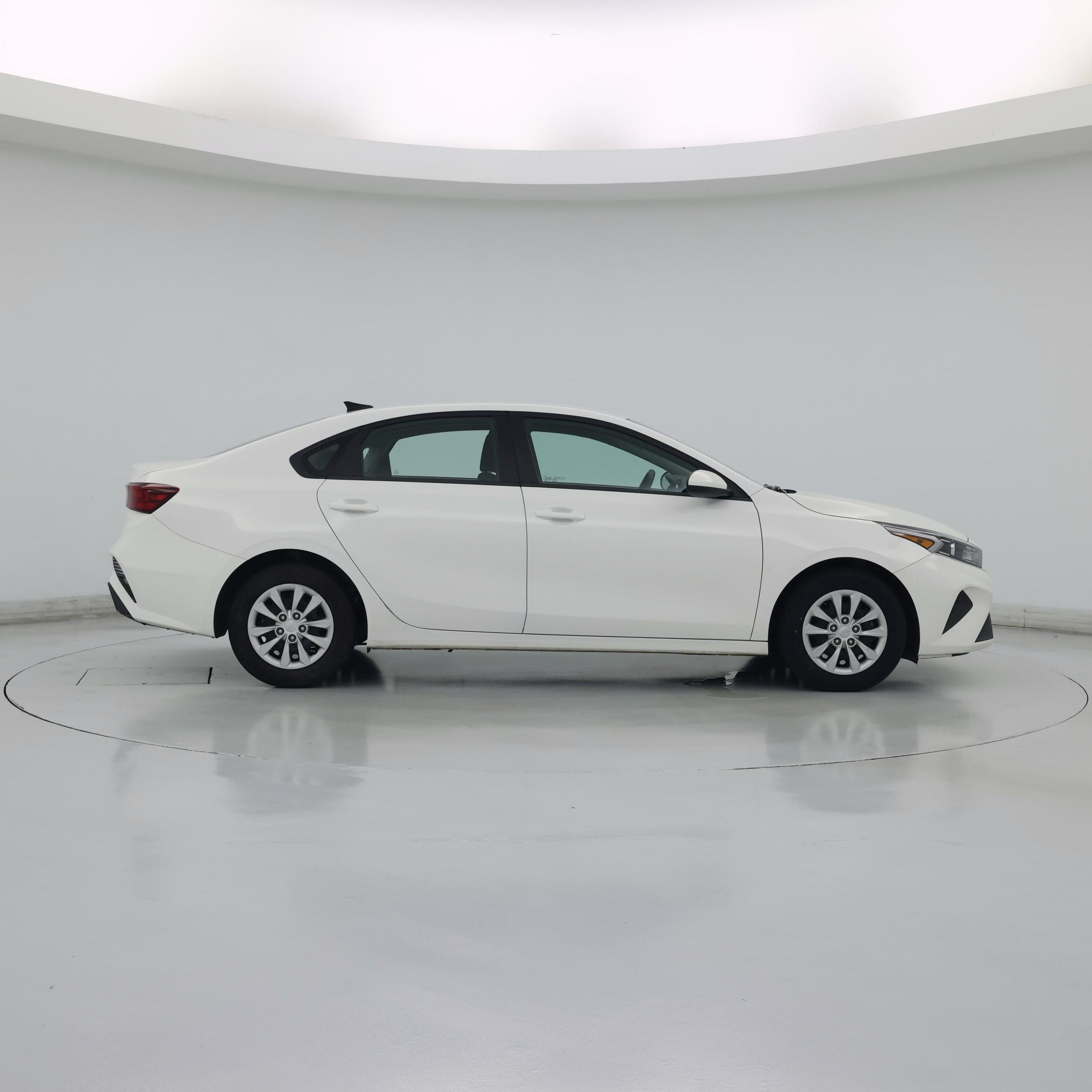 Thumbnail: 2024 Kia Forte - 7