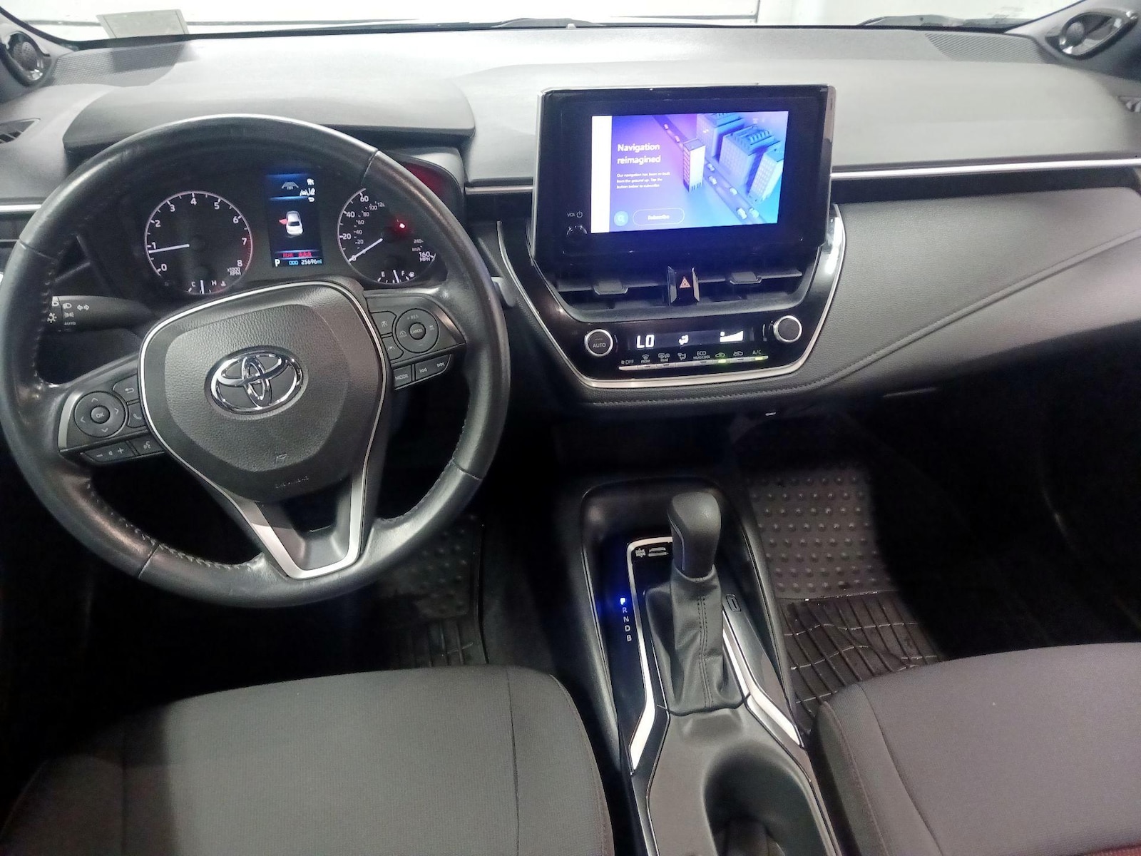 2023 Toyota Corolla SE - Photo 10