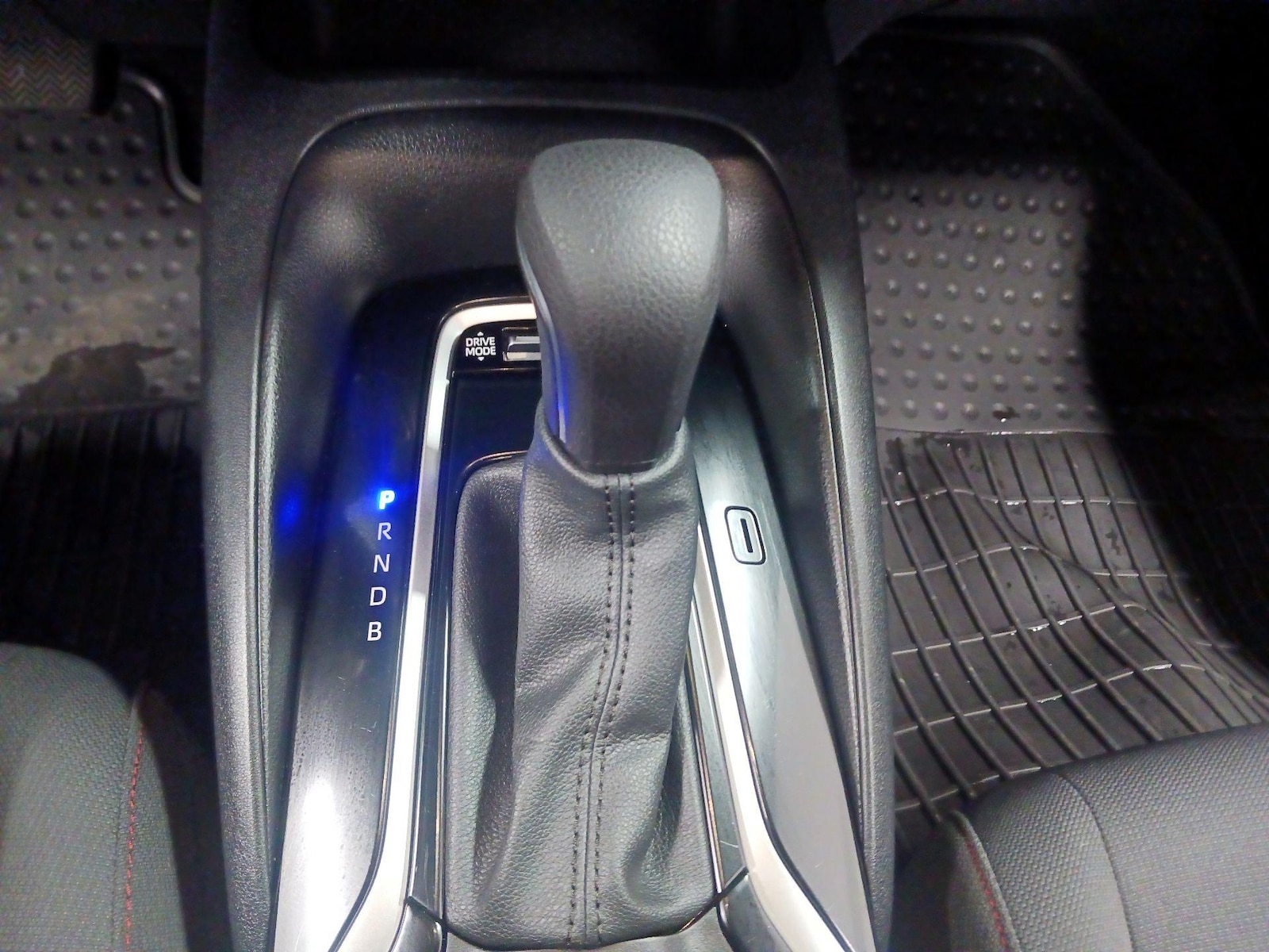 2023 Toyota Corolla SE - Photo 16
