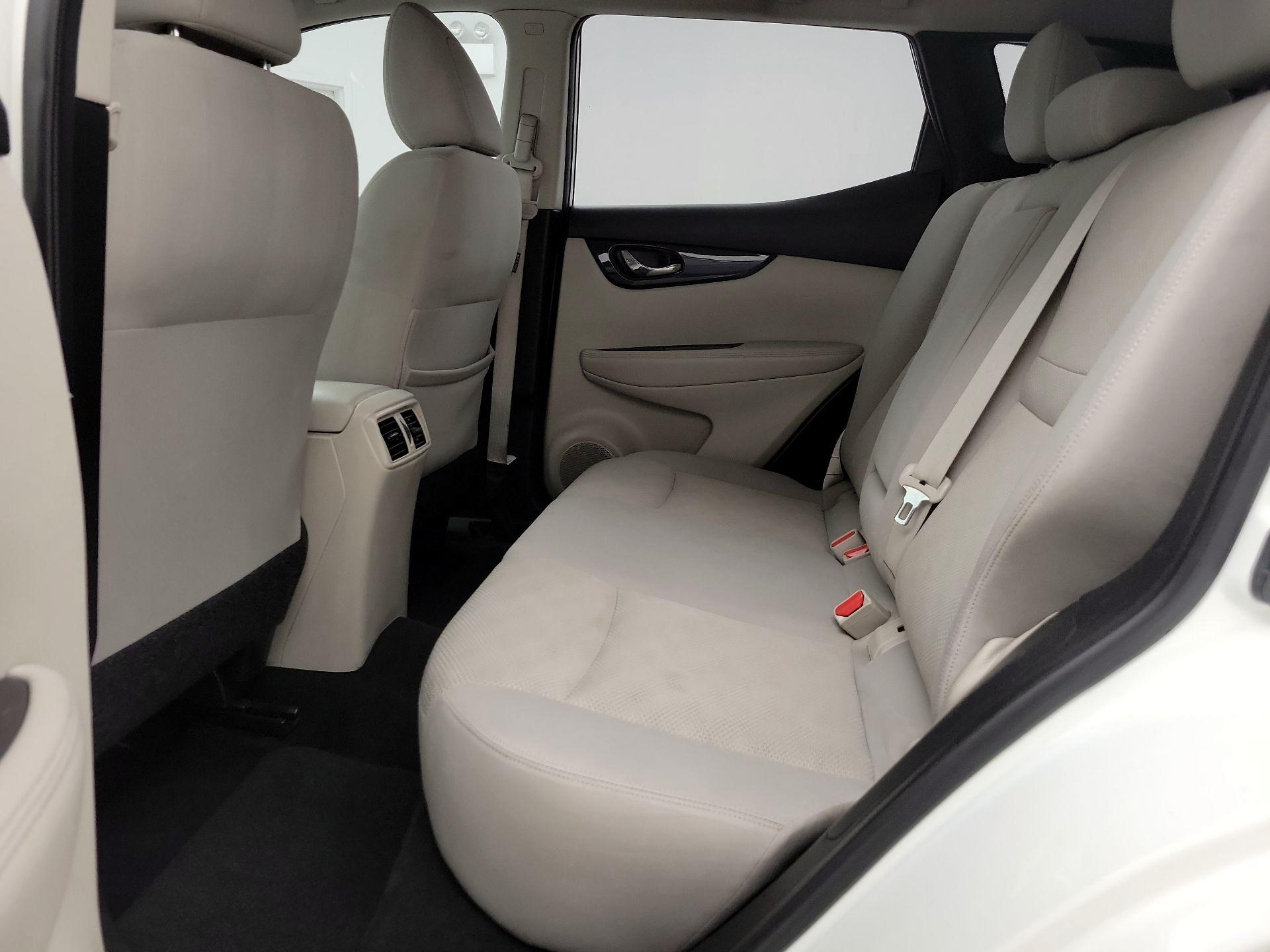 Thumbnail: 2018 Nissan Rogue Sport - 18