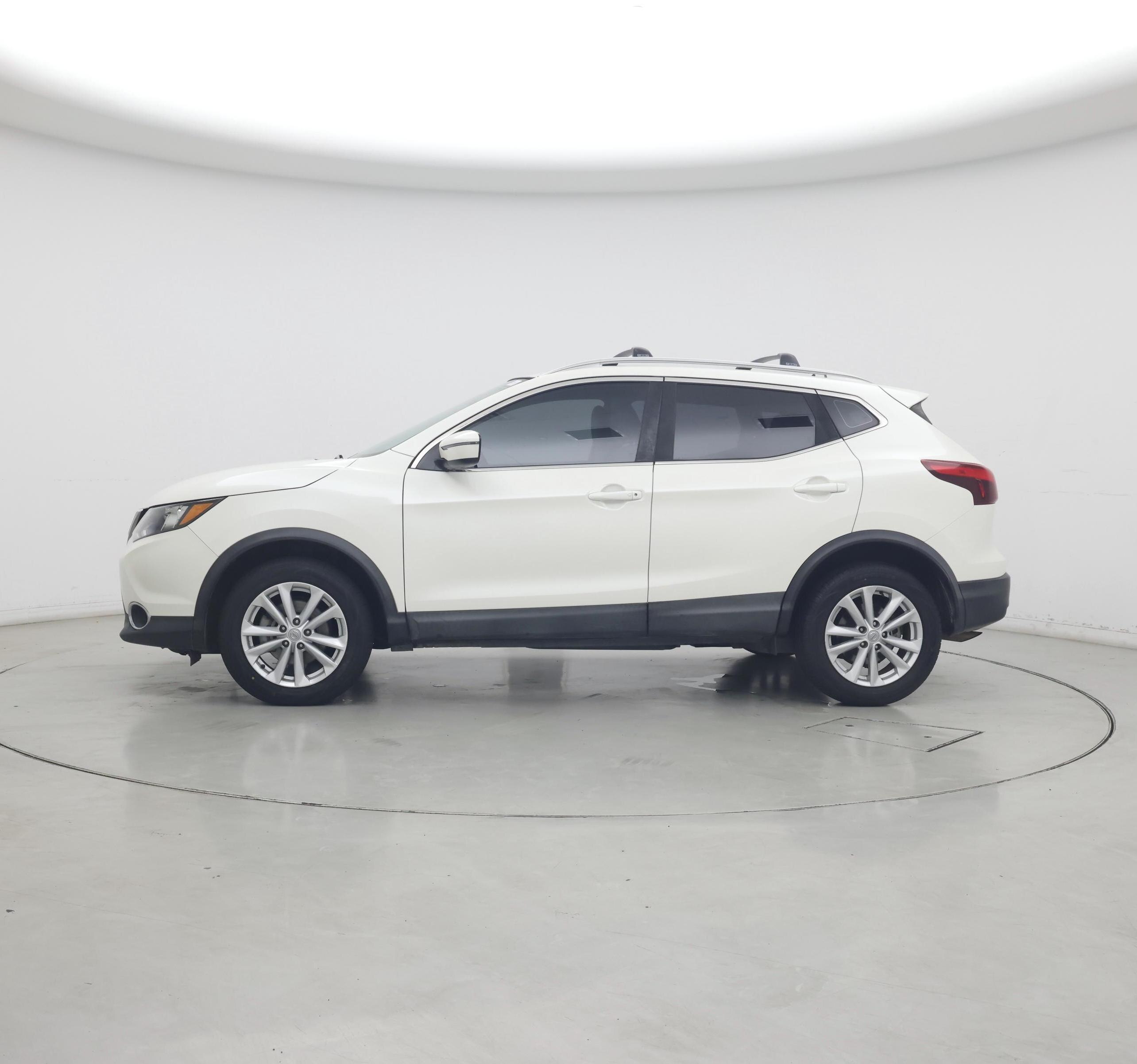 Thumbnail: 2018 Nissan Rogue Sport - 3