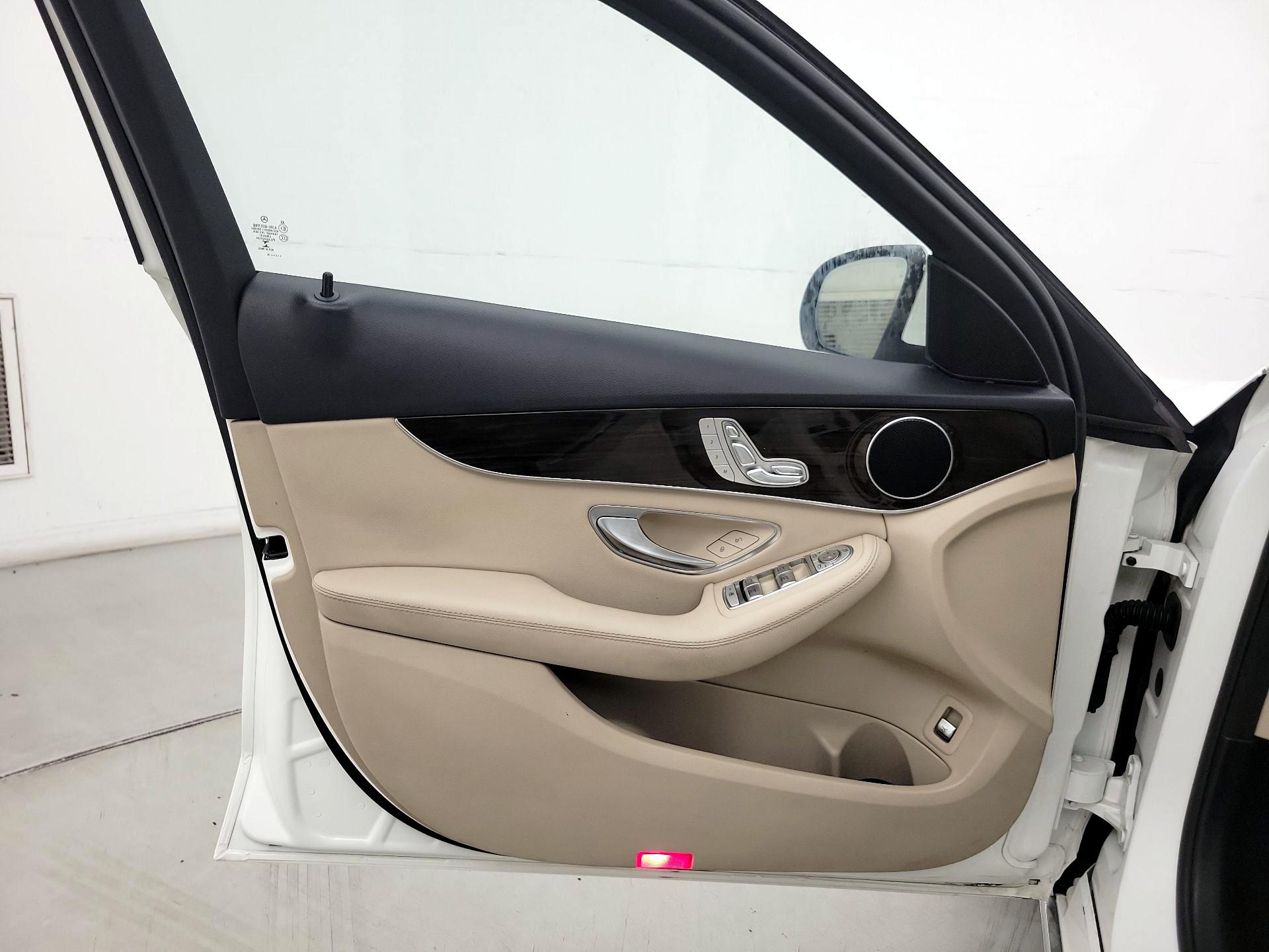 Thumbnail: 2016 Mercedes-Benz C-Class - 12