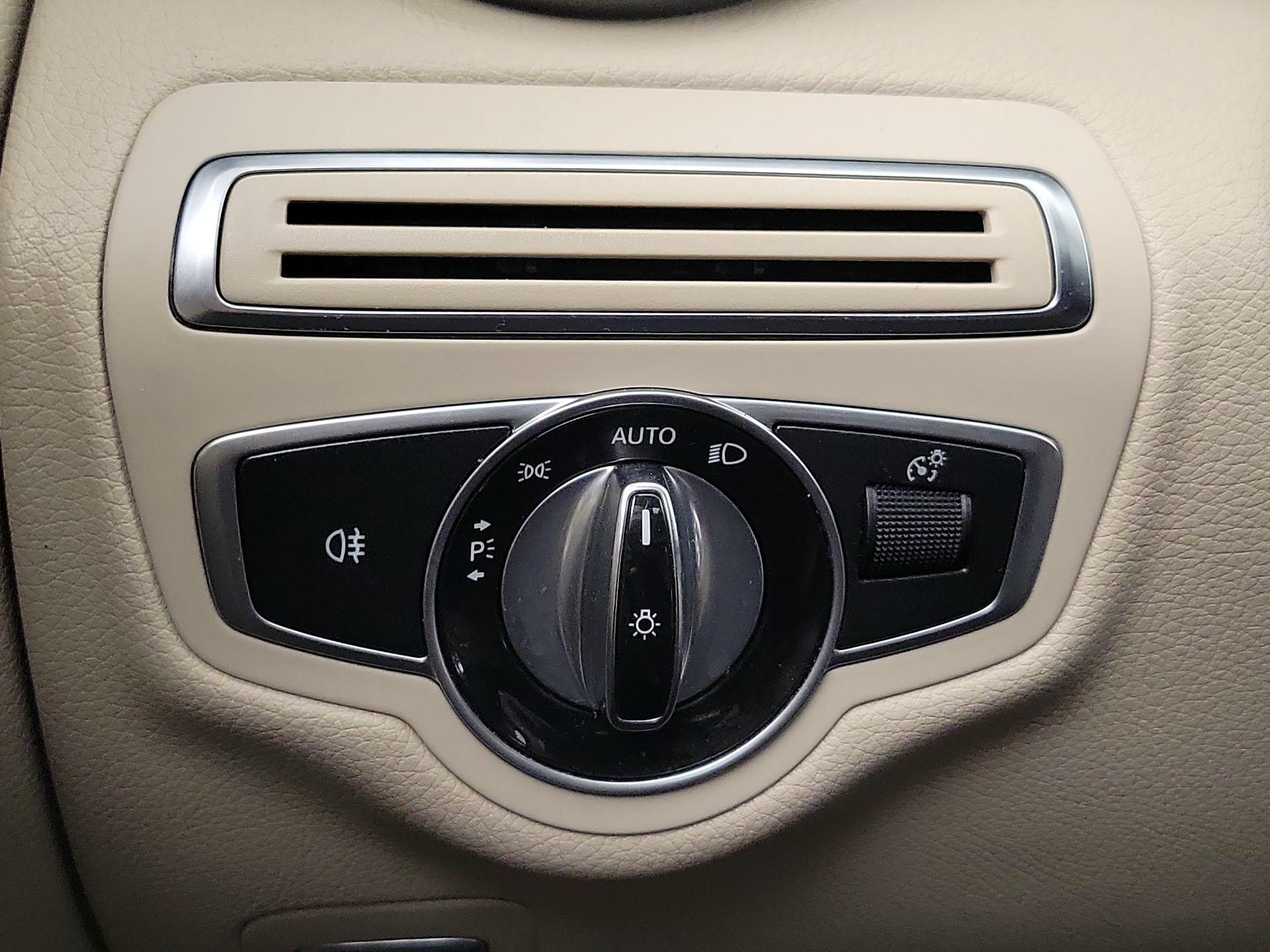 Thumbnail: 2016 Mercedes-Benz C-Class - 13