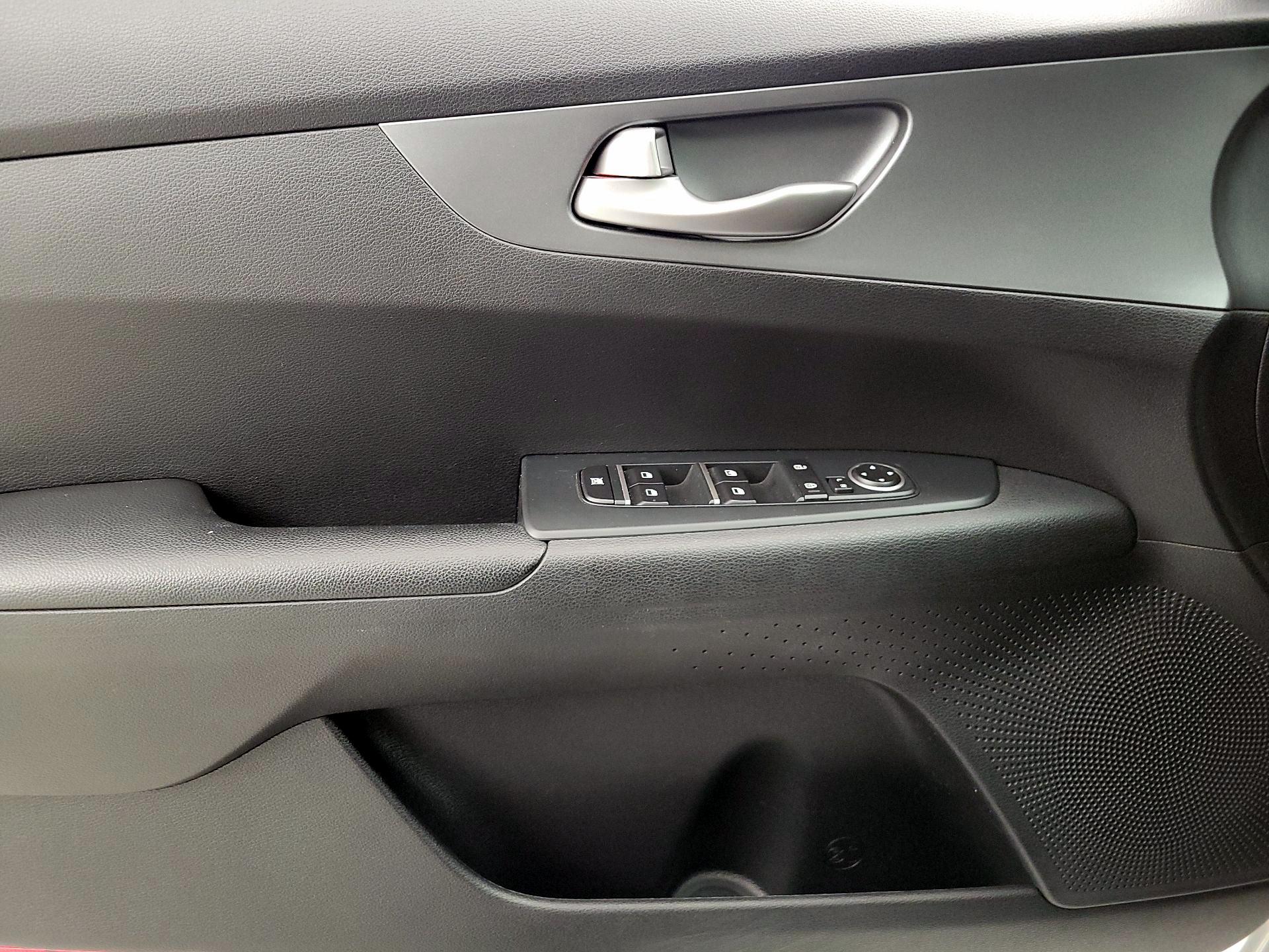 Thumbnail: 2021 Kia Forte - 12