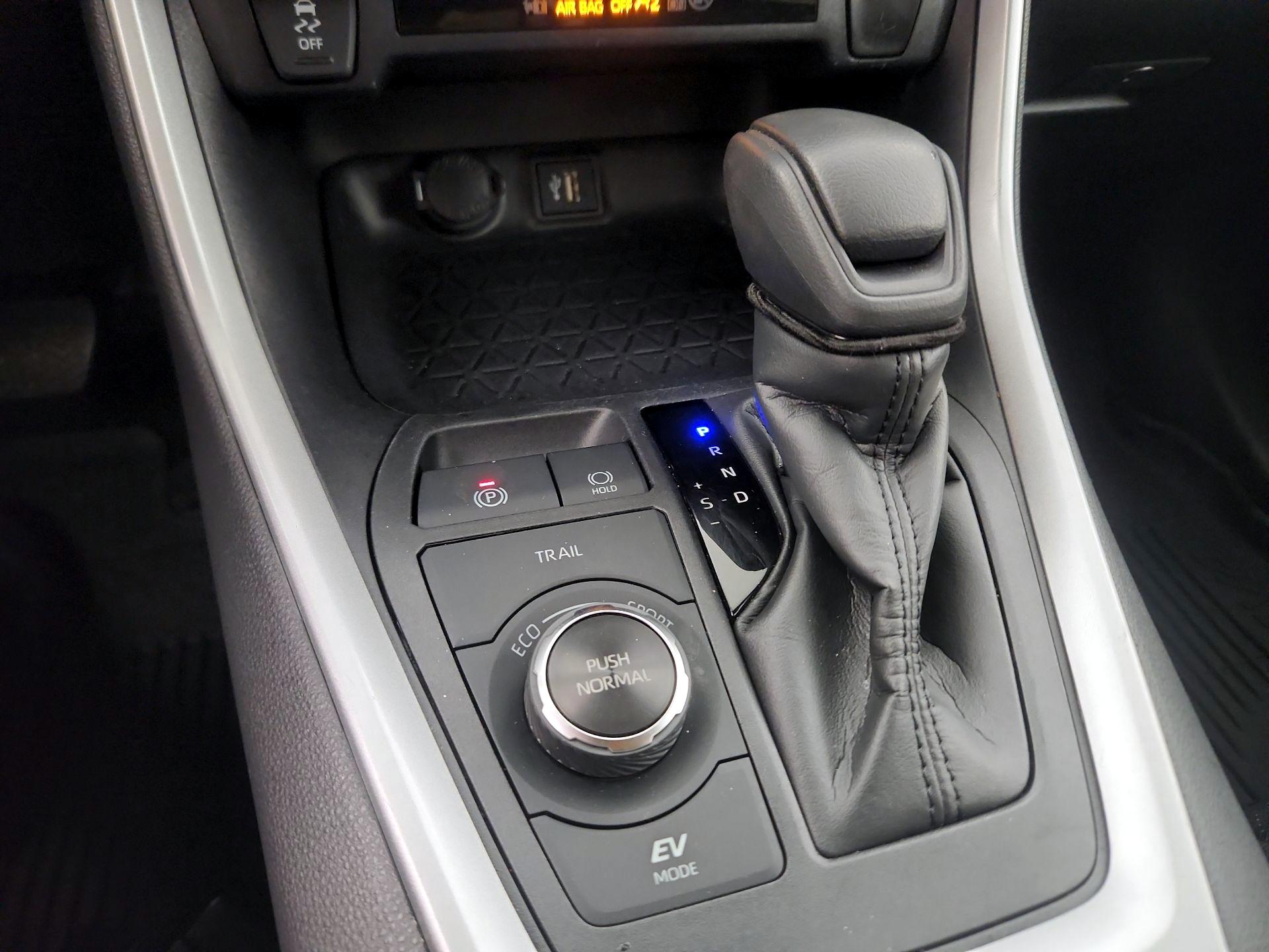 Thumbnail: 2024 Toyota RAV4 - 16